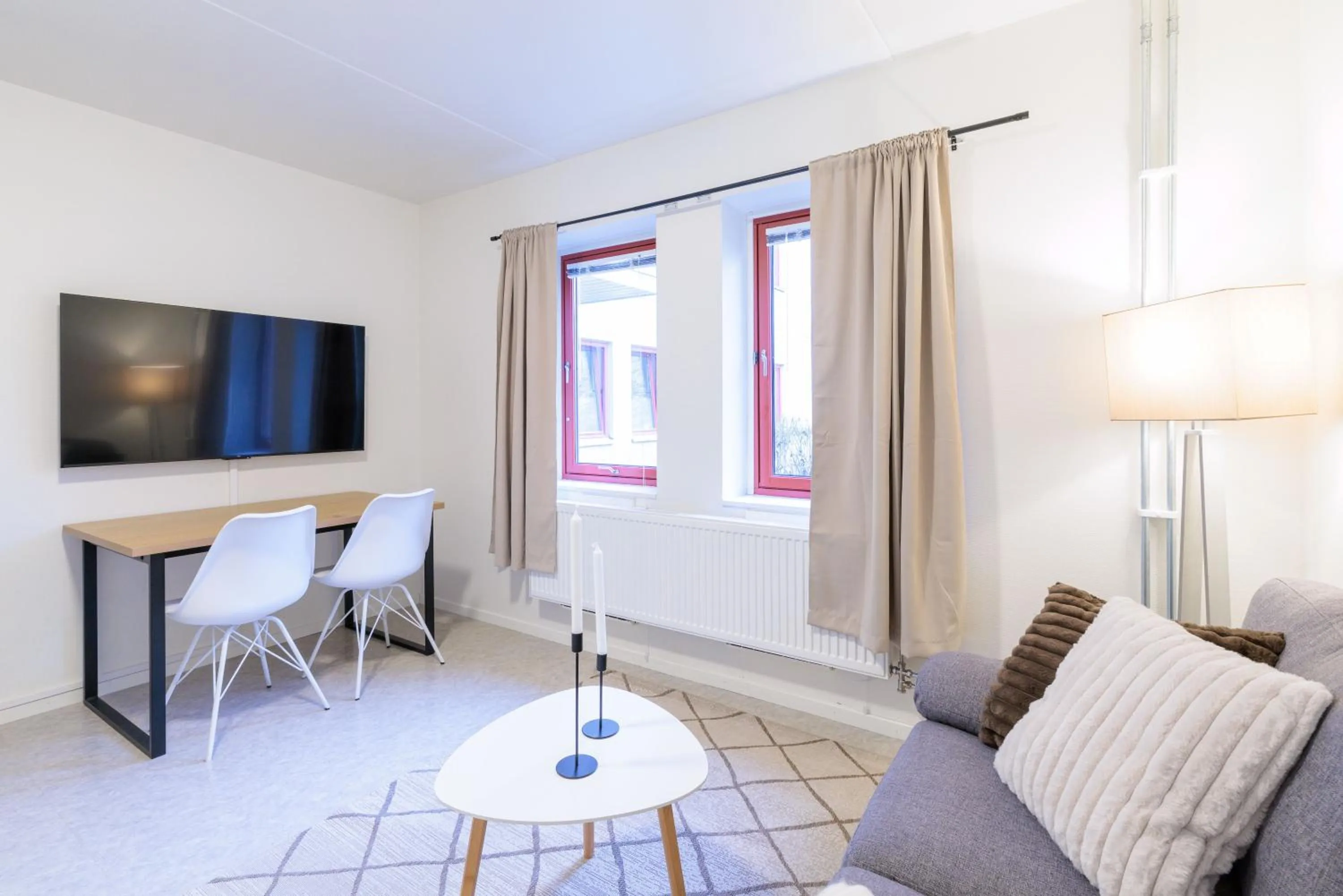 Easy Livin' Apartment Hotel