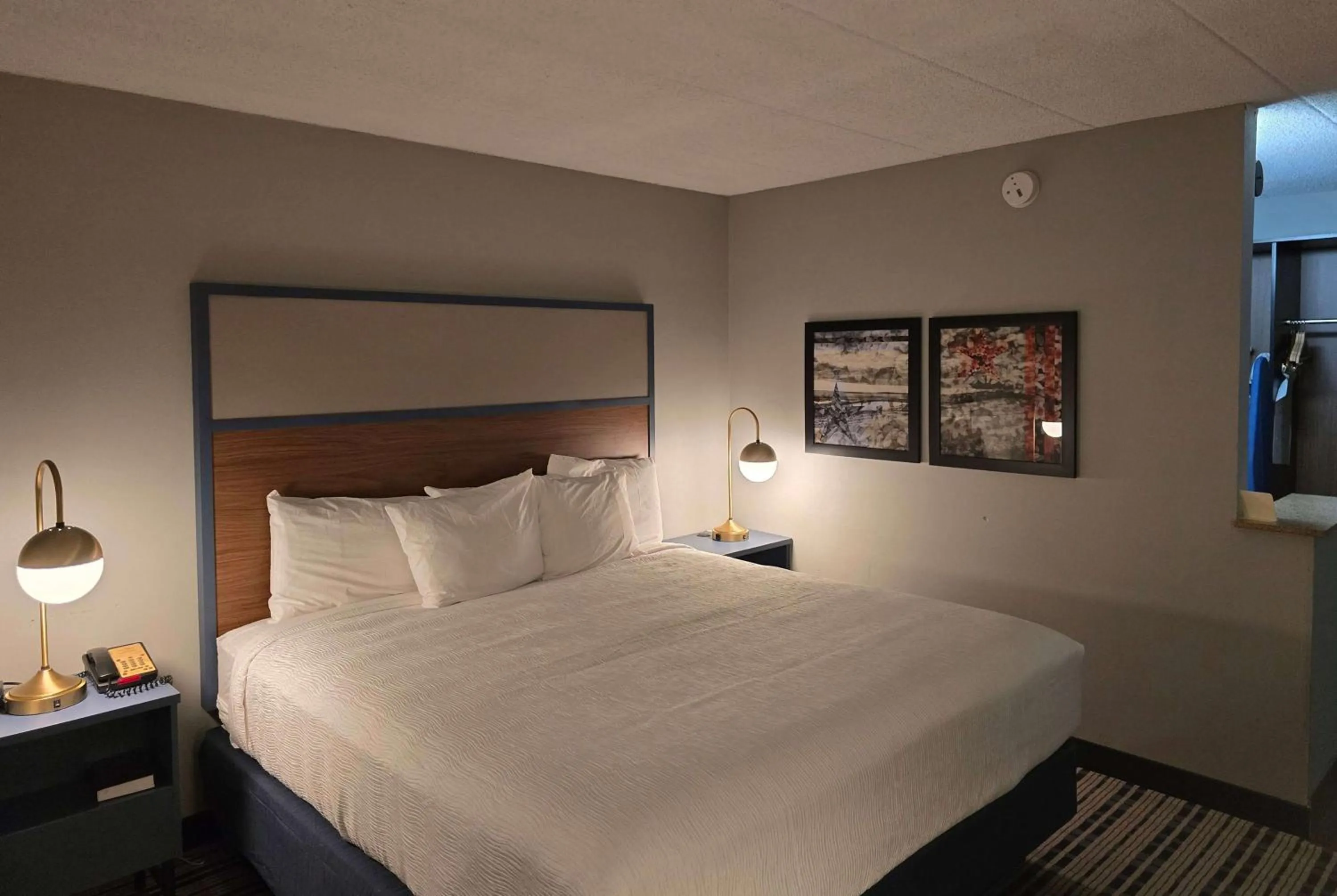 Photo of the whole room, Bed in AmericInn by Wyndham Beloit