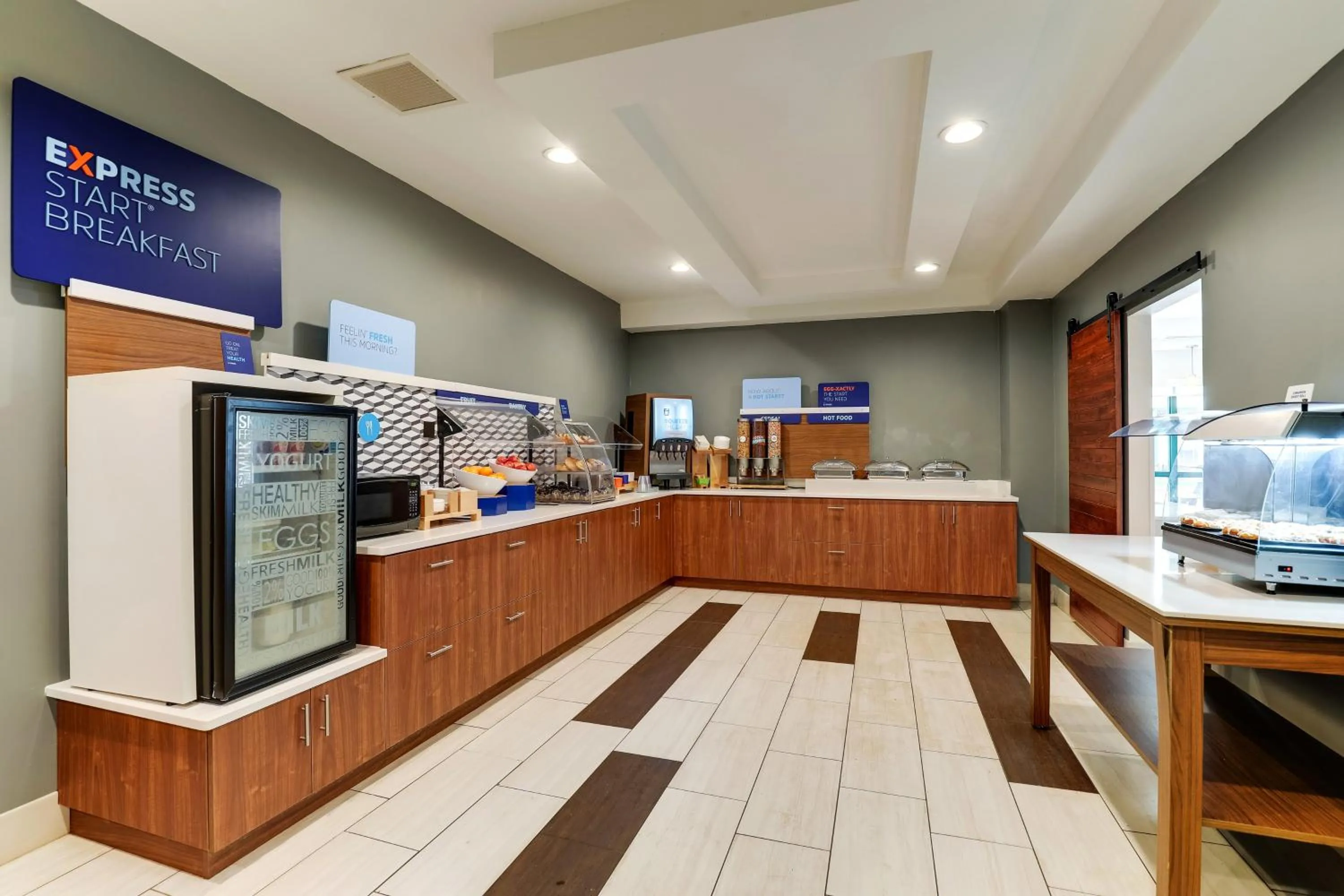 Breakfast in Holiday Inn Express Hotel & Suites Bryan-Montpelier by IHG