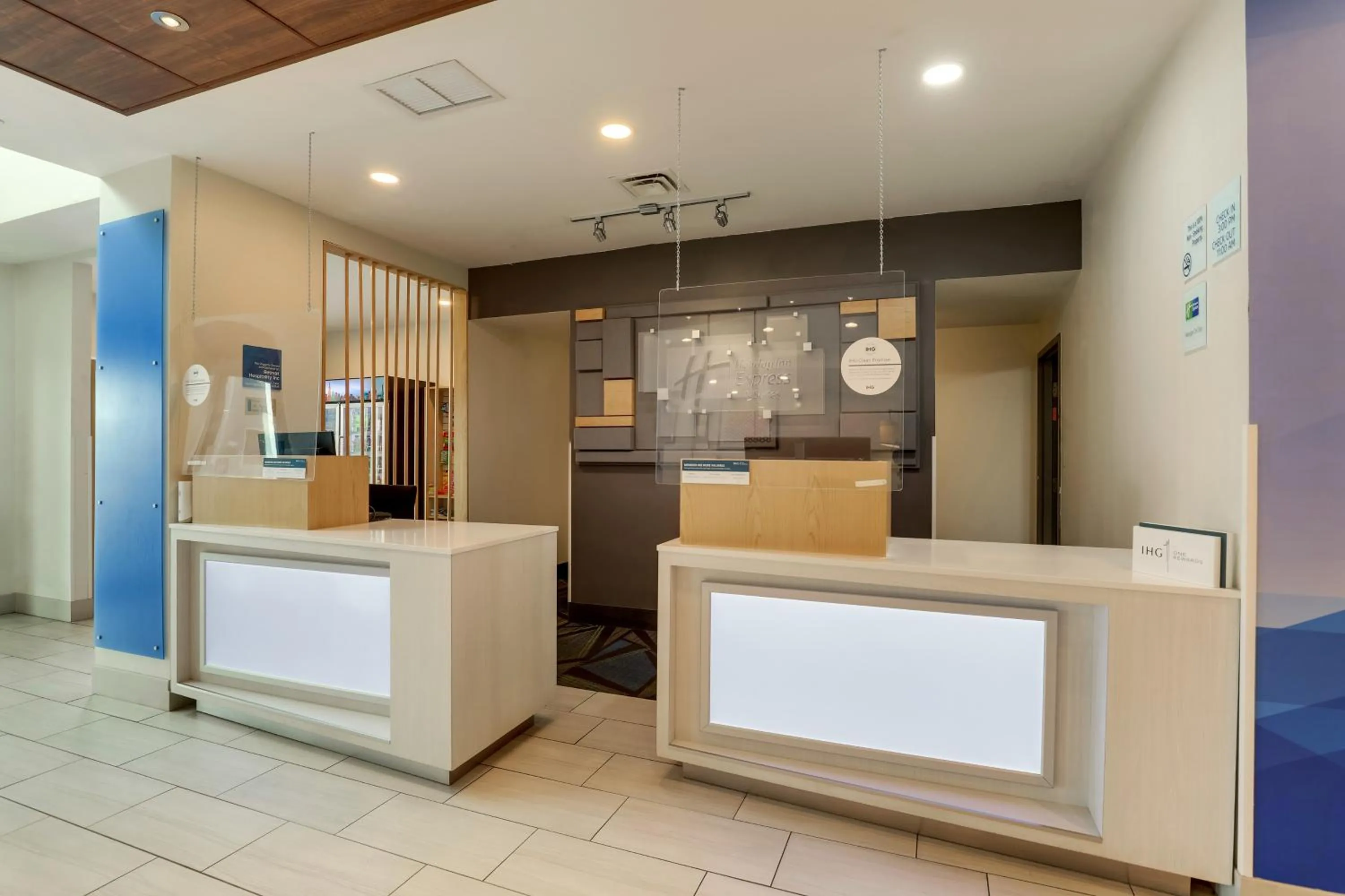 Lobby or reception in Holiday Inn Express Hotel & Suites Bryan-Montpelier by IHG