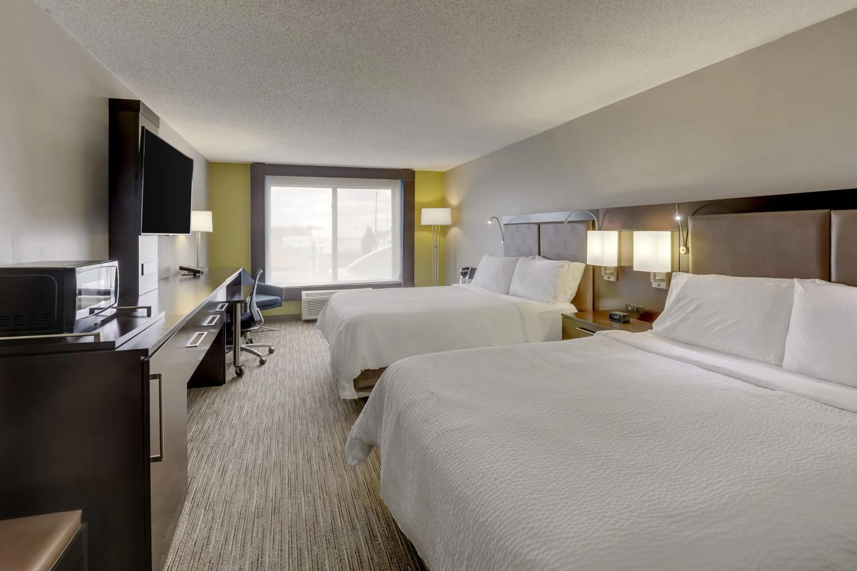 Photo of the whole room, Bed in Holiday Inn Express Hotel & Suites Bryan-Montpelier by IHG