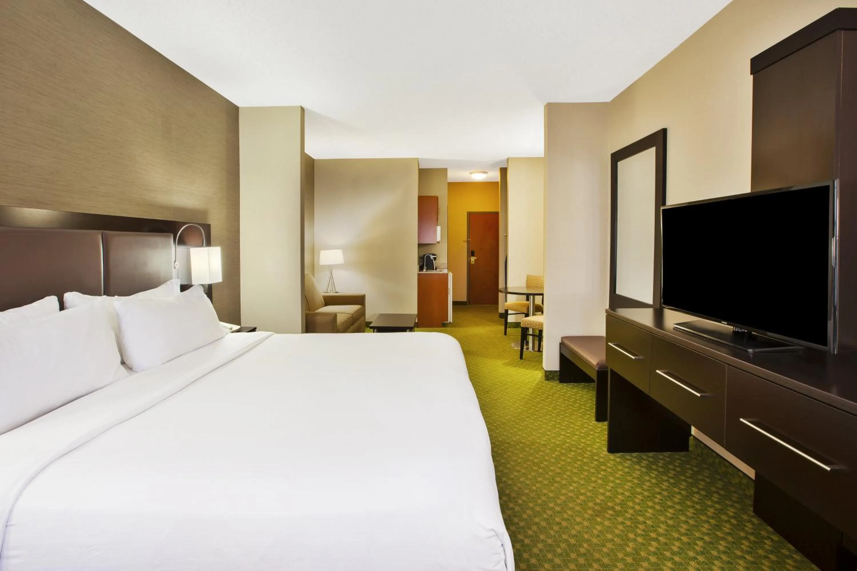 Photo of the whole room, Bed in Holiday Inn Express Hotel & Suites Bryan-Montpelier by IHG