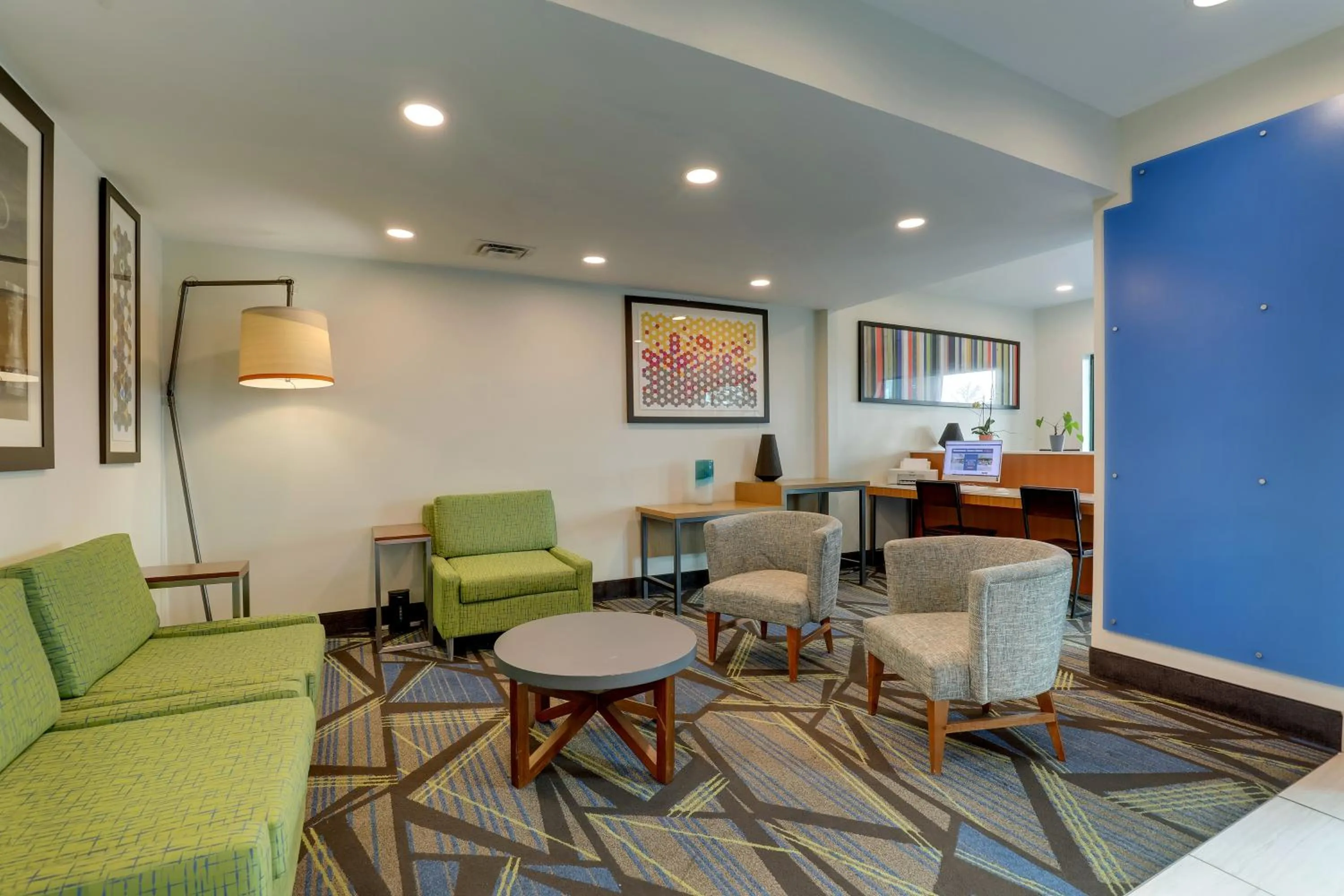 Lobby or reception in Holiday Inn Express Hotel & Suites Bryan-Montpelier by IHG