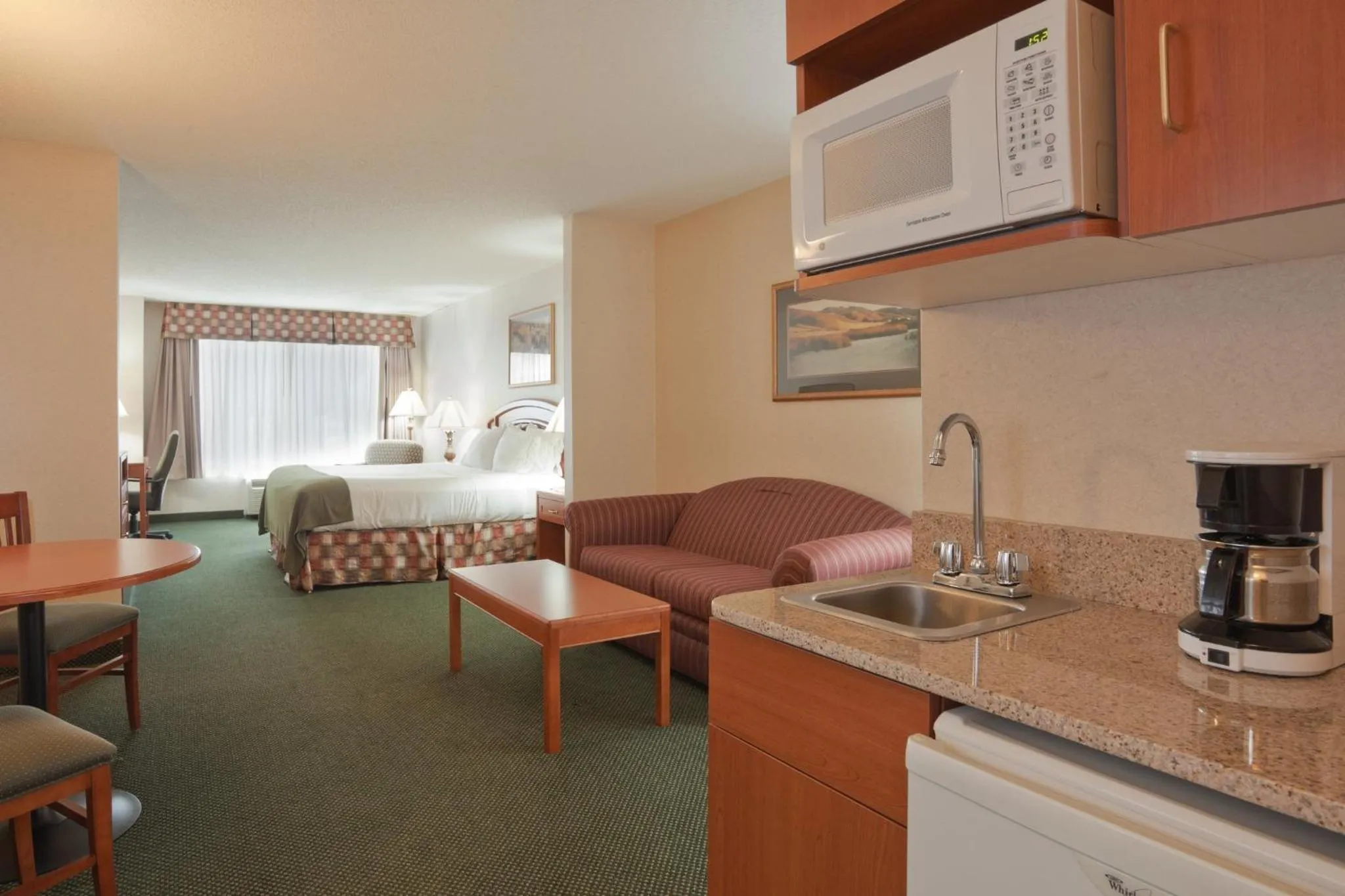 Photo of the whole room, Bed in Holiday Inn Express Hotel & Suites Bryan-Montpelier by IHG