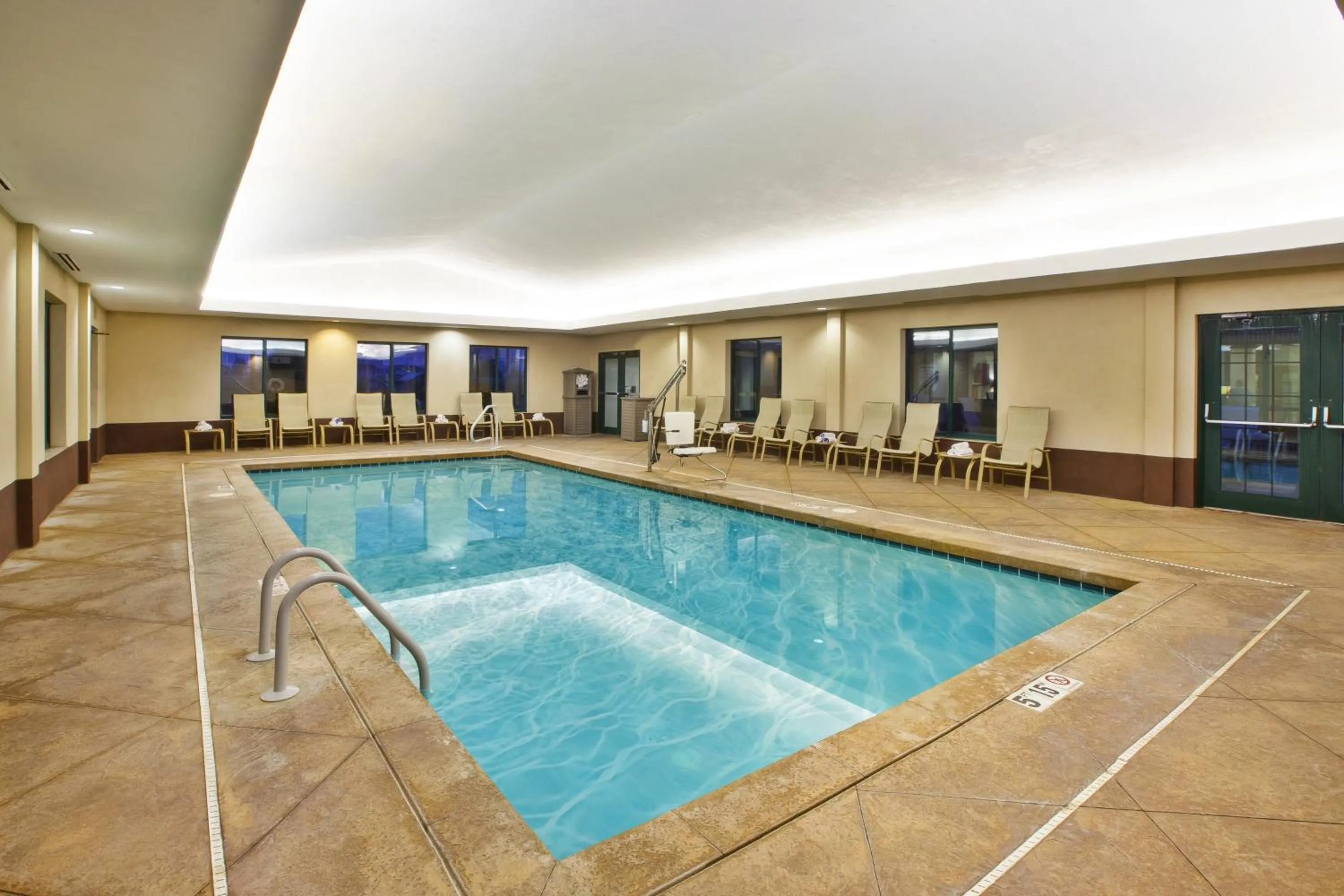 Swimming pool in Holiday Inn Express Hotel & Suites Bryan-Montpelier by IHG
