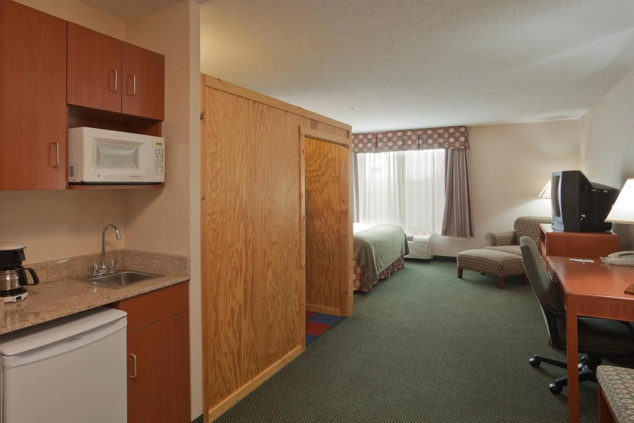 Photo of the whole room in Holiday Inn Express Hotel & Suites Bryan-Montpelier by IHG