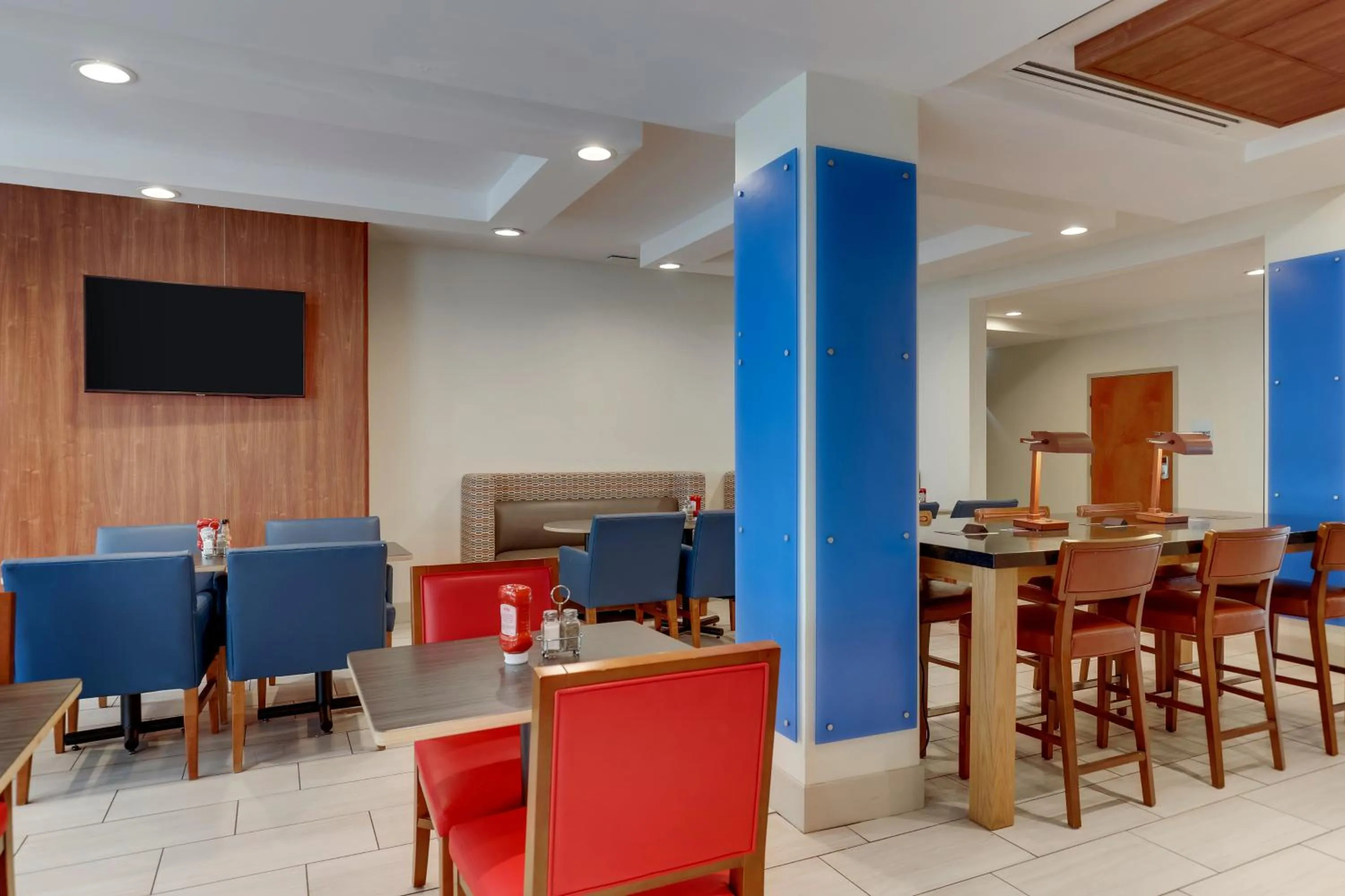 Breakfast in Holiday Inn Express Hotel & Suites Bryan-Montpelier by IHG
