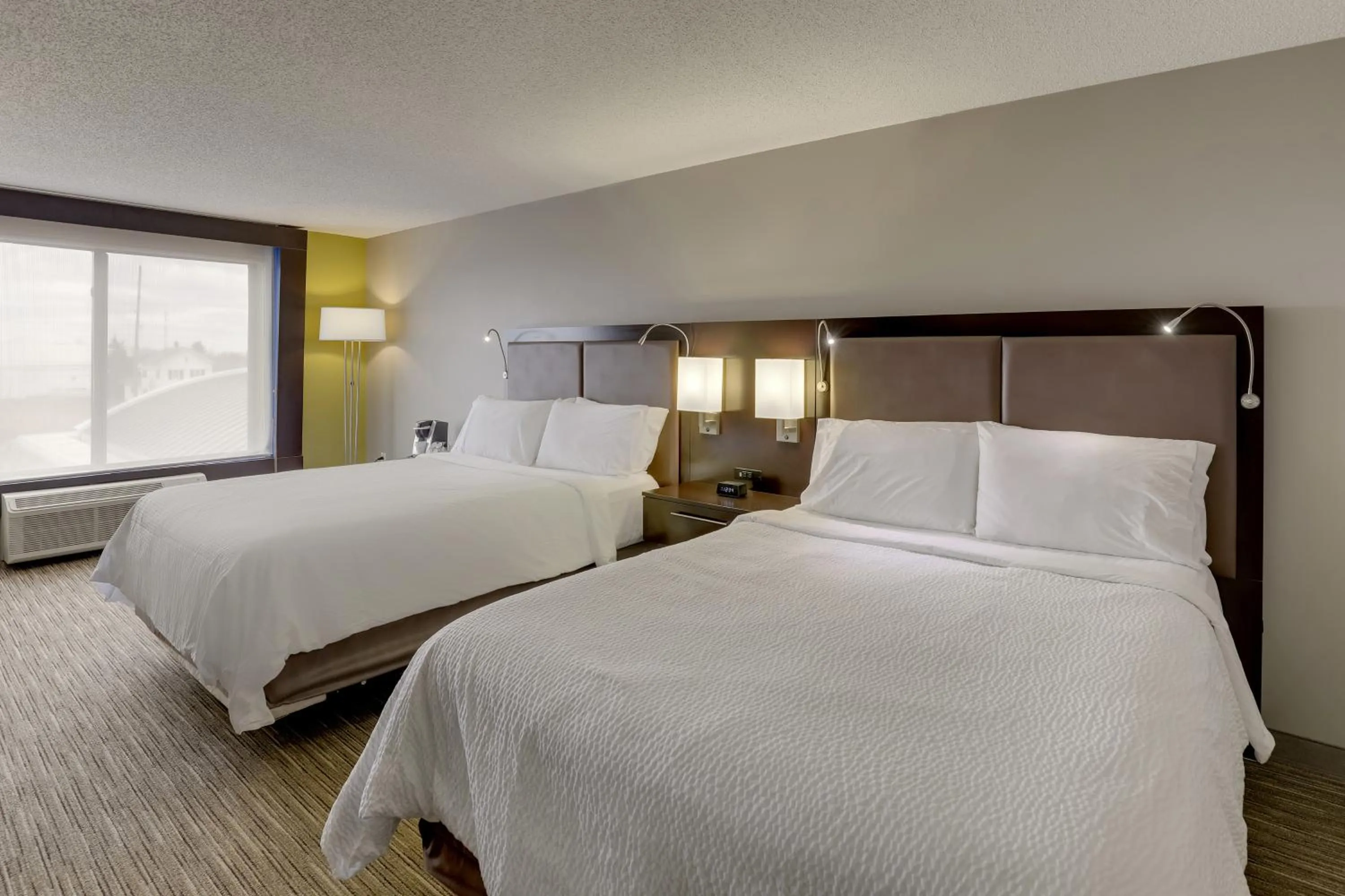 Bed in Holiday Inn Express Hotel & Suites Bryan-Montpelier by IHG