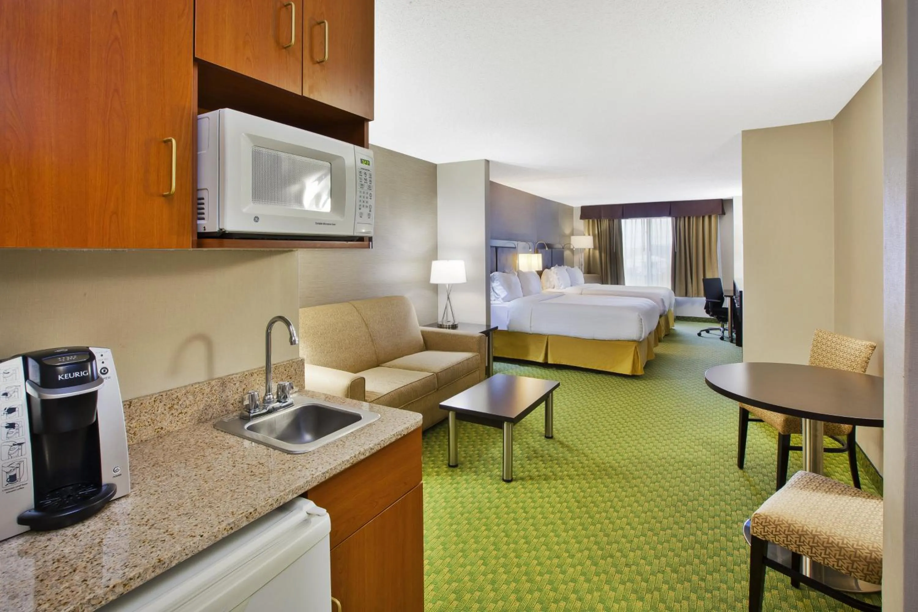 Photo of the whole room, Bed in Holiday Inn Express Hotel & Suites Bryan-Montpelier by IHG