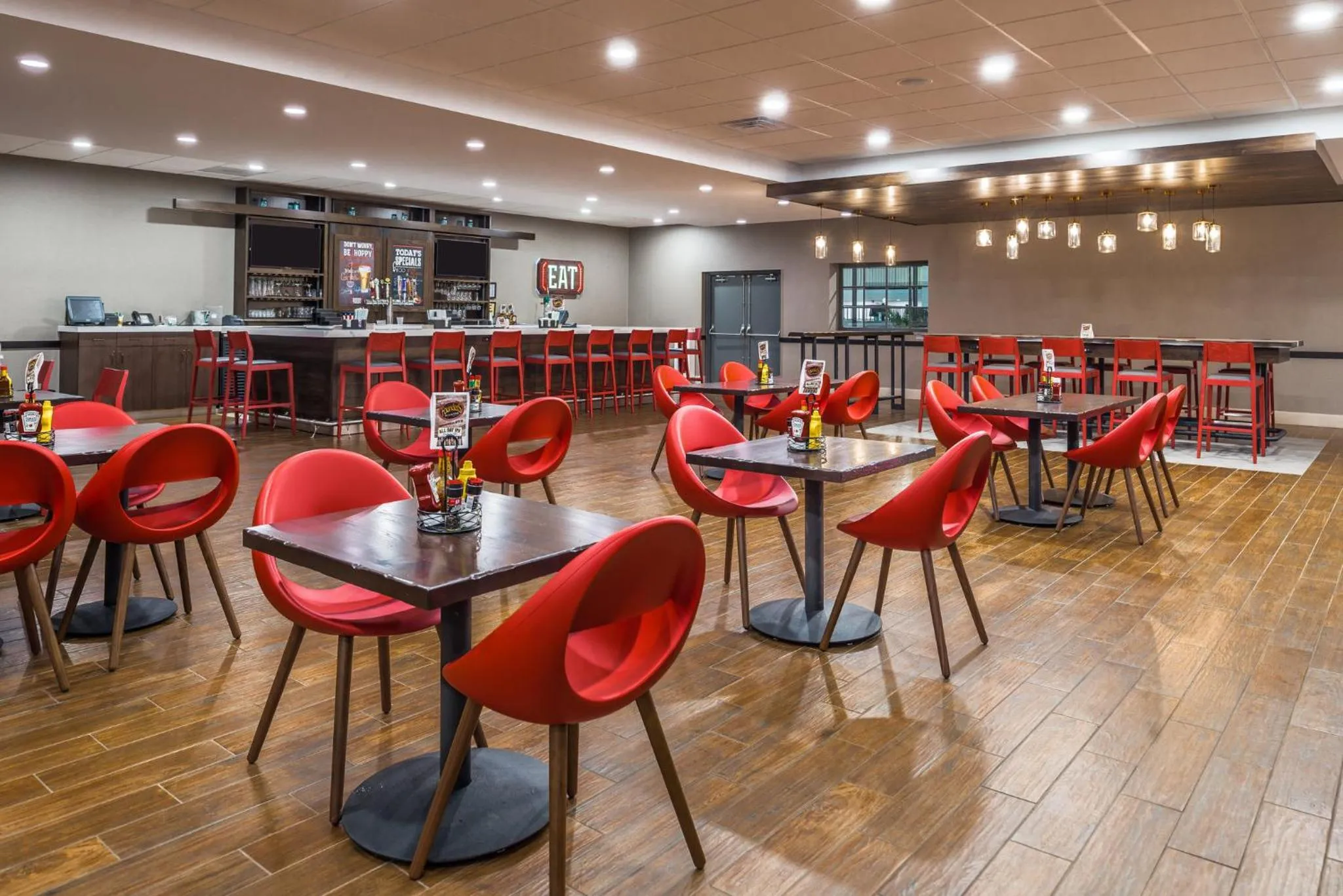 Restaurant/places to eat in Holiday Inn Auburn-Finger Lakes Region by IHG