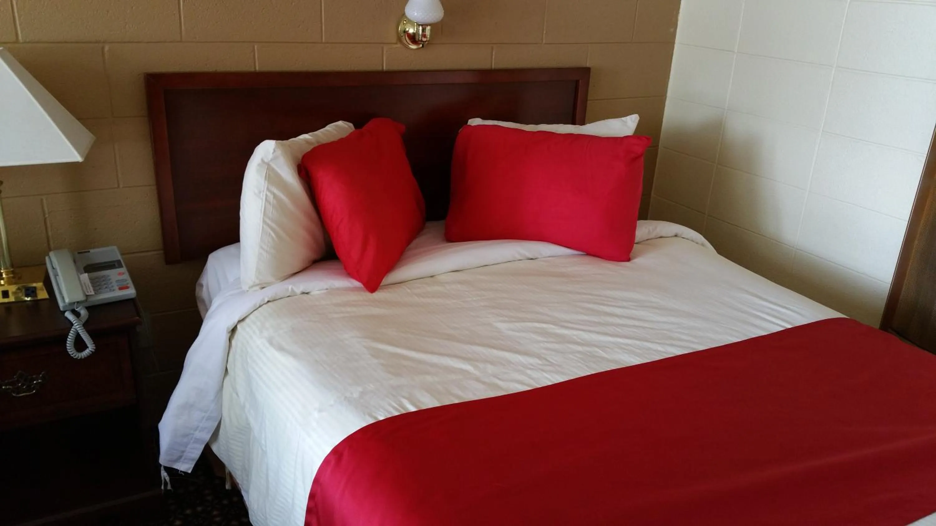 Bed in Riverview Motel