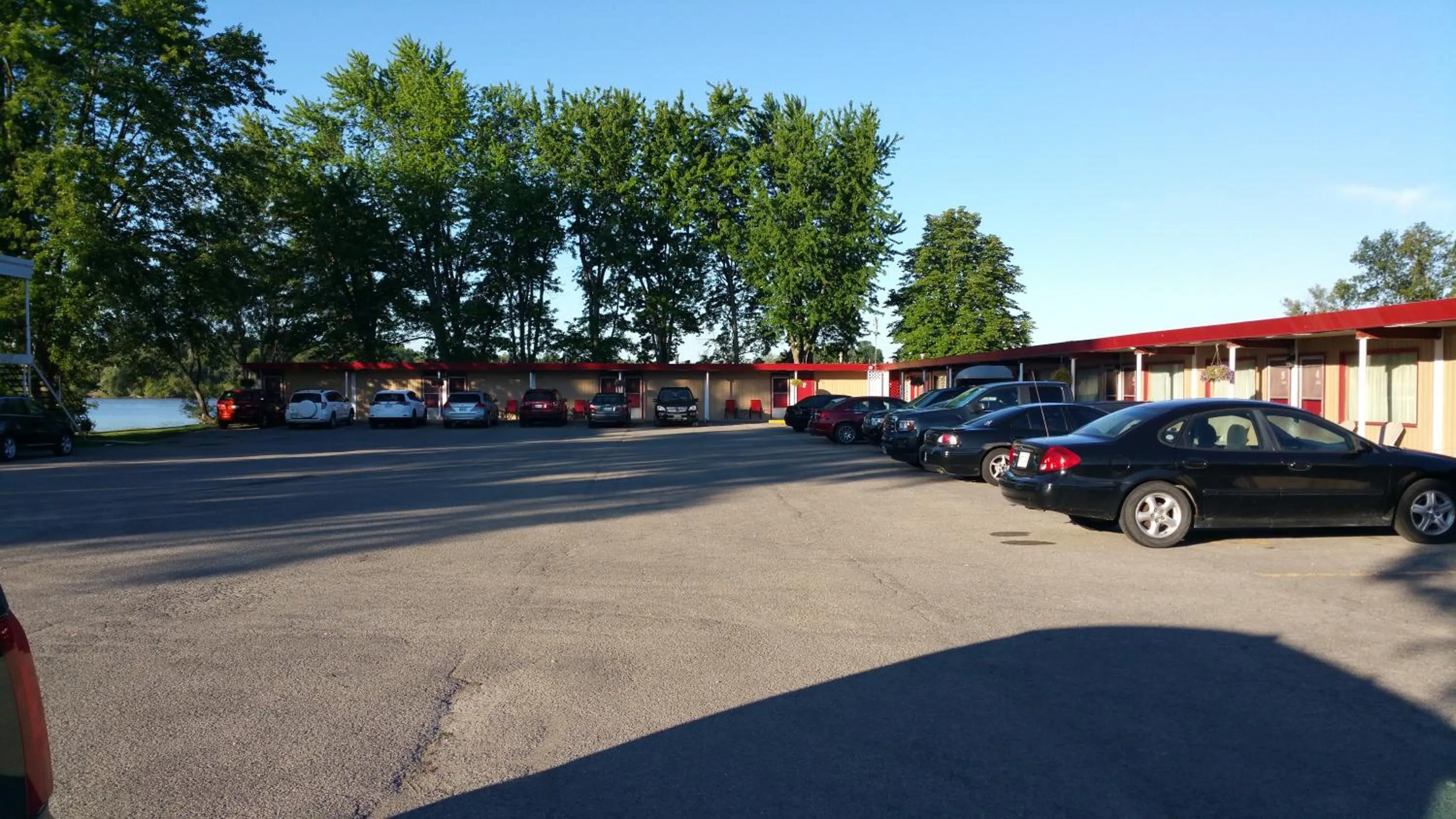 Property building in Riverview Motel