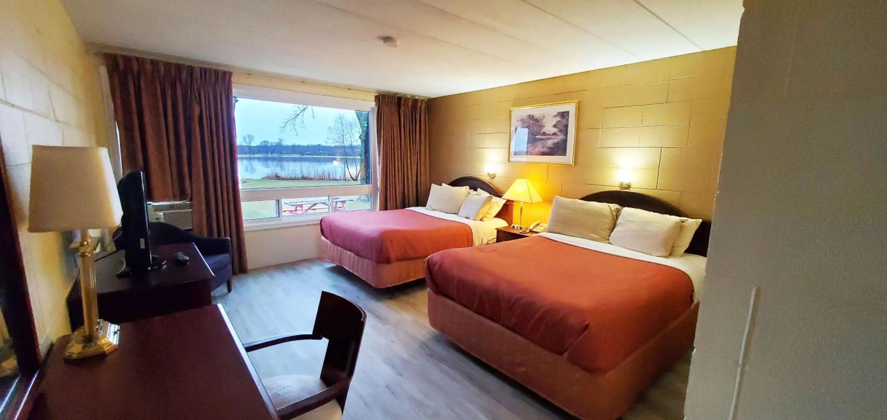 Bed in Riverview Motel