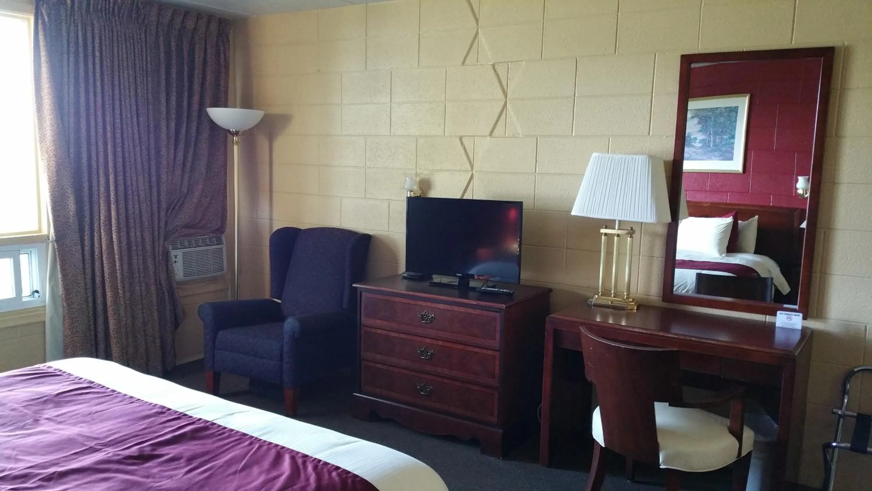 TV and multimedia, Bed in Riverview Motel