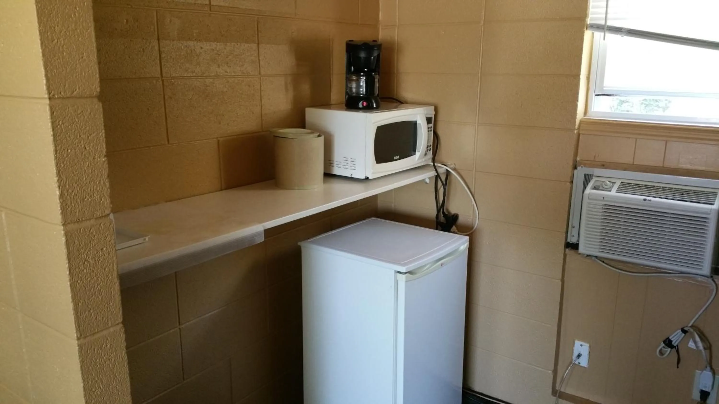 Coffee/tea facilities in Riverview Motel