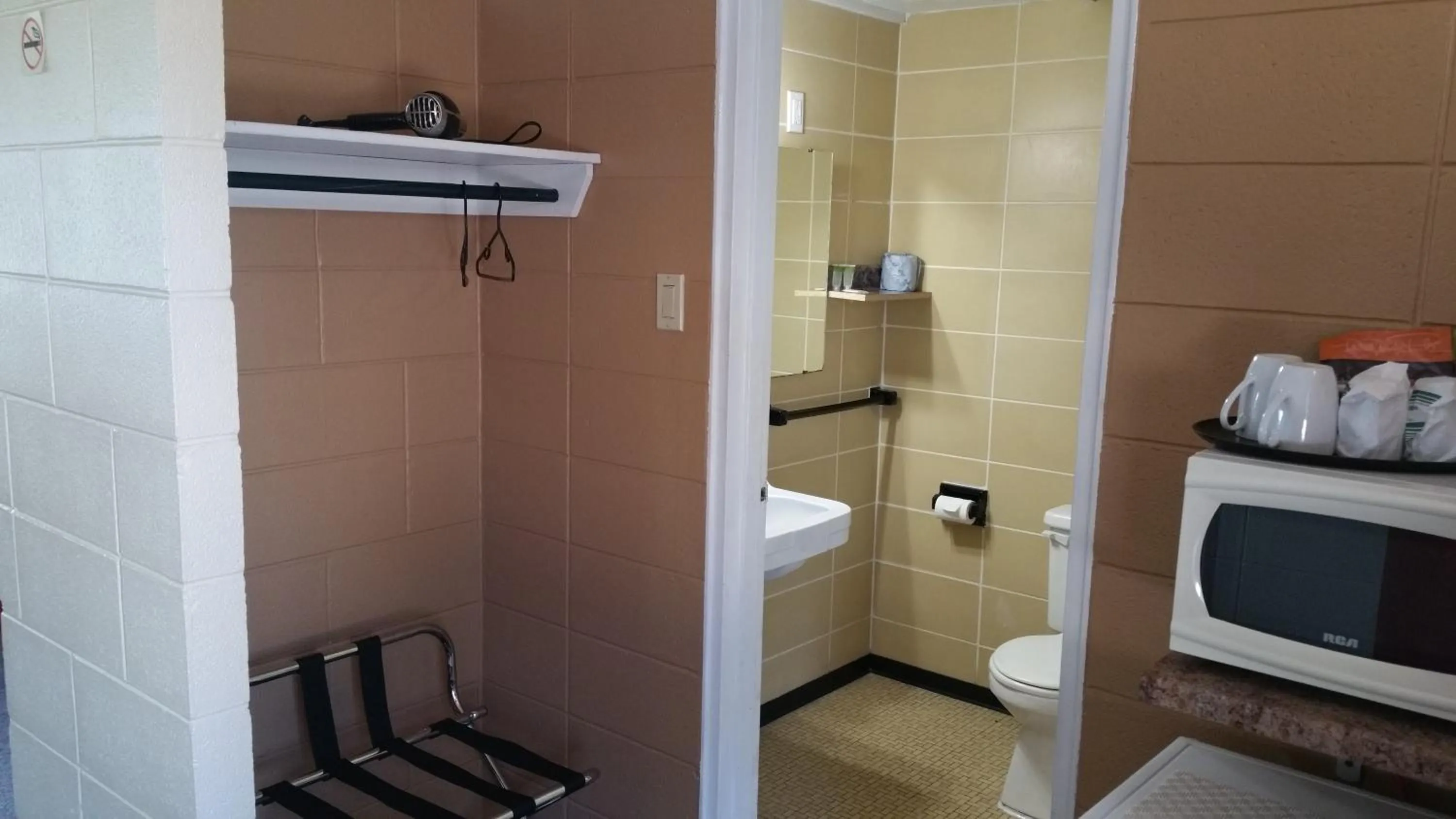 Bathroom in Riverview Motel