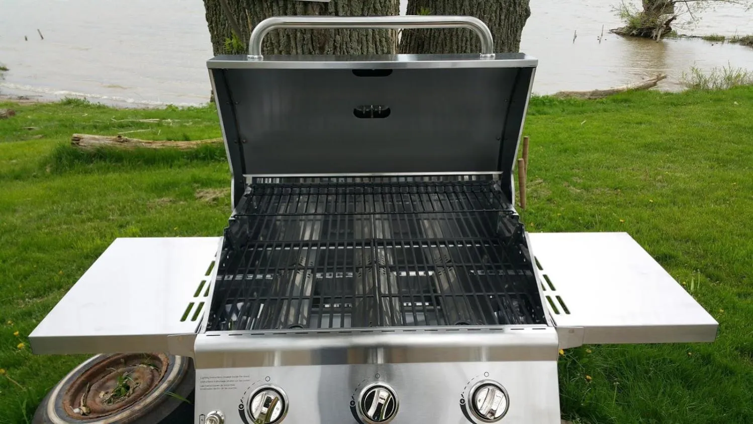 BBQ facilities in Riverview Motel