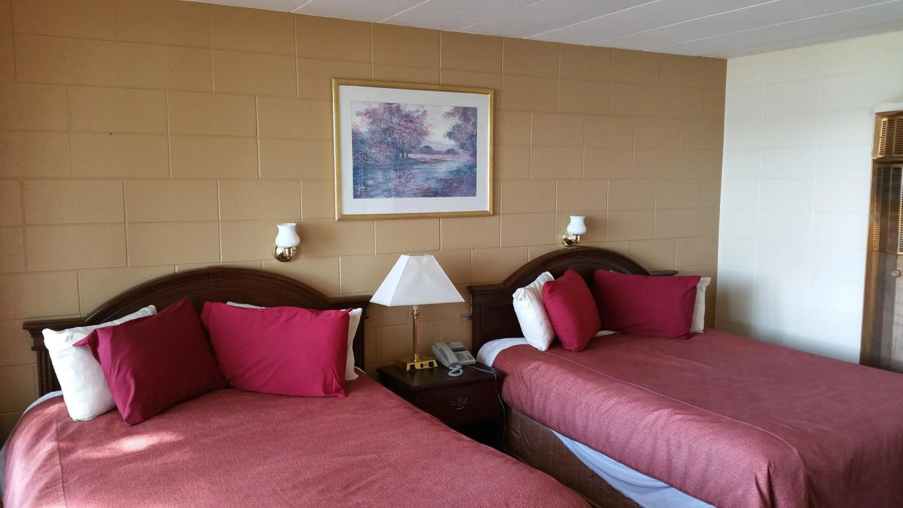 Bed in Riverview Motel