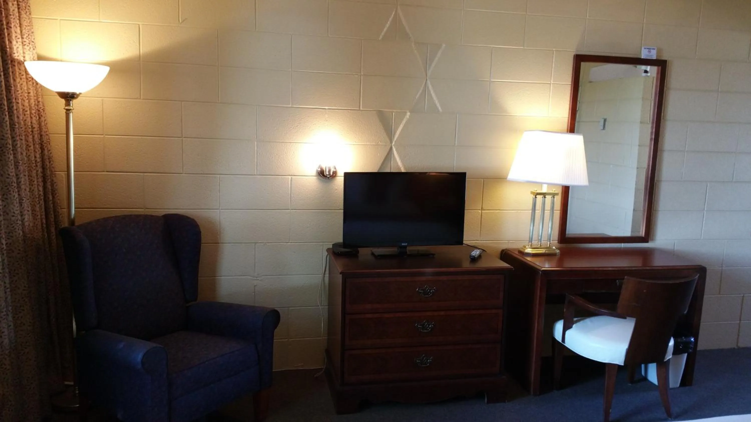 TV and multimedia in Riverview Motel