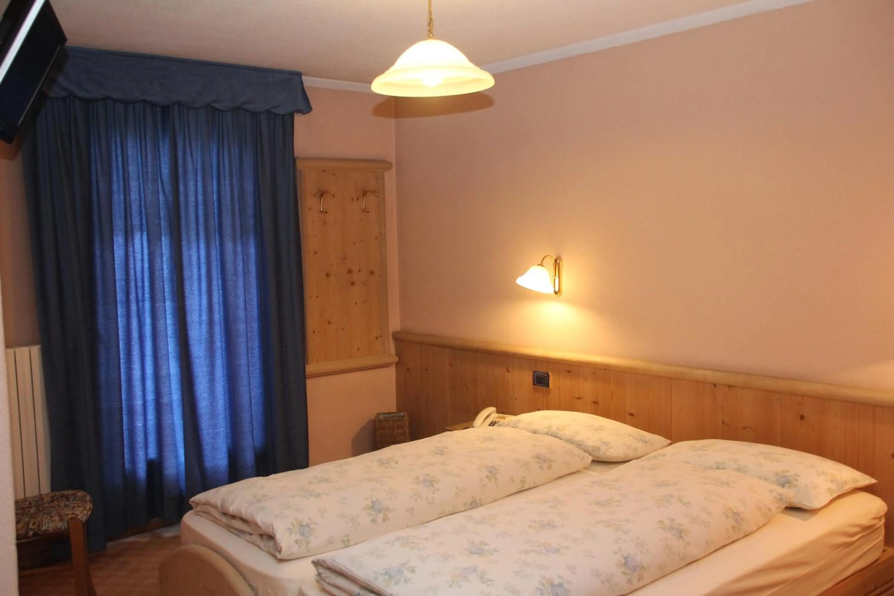 Bed in Albergo Caravasc