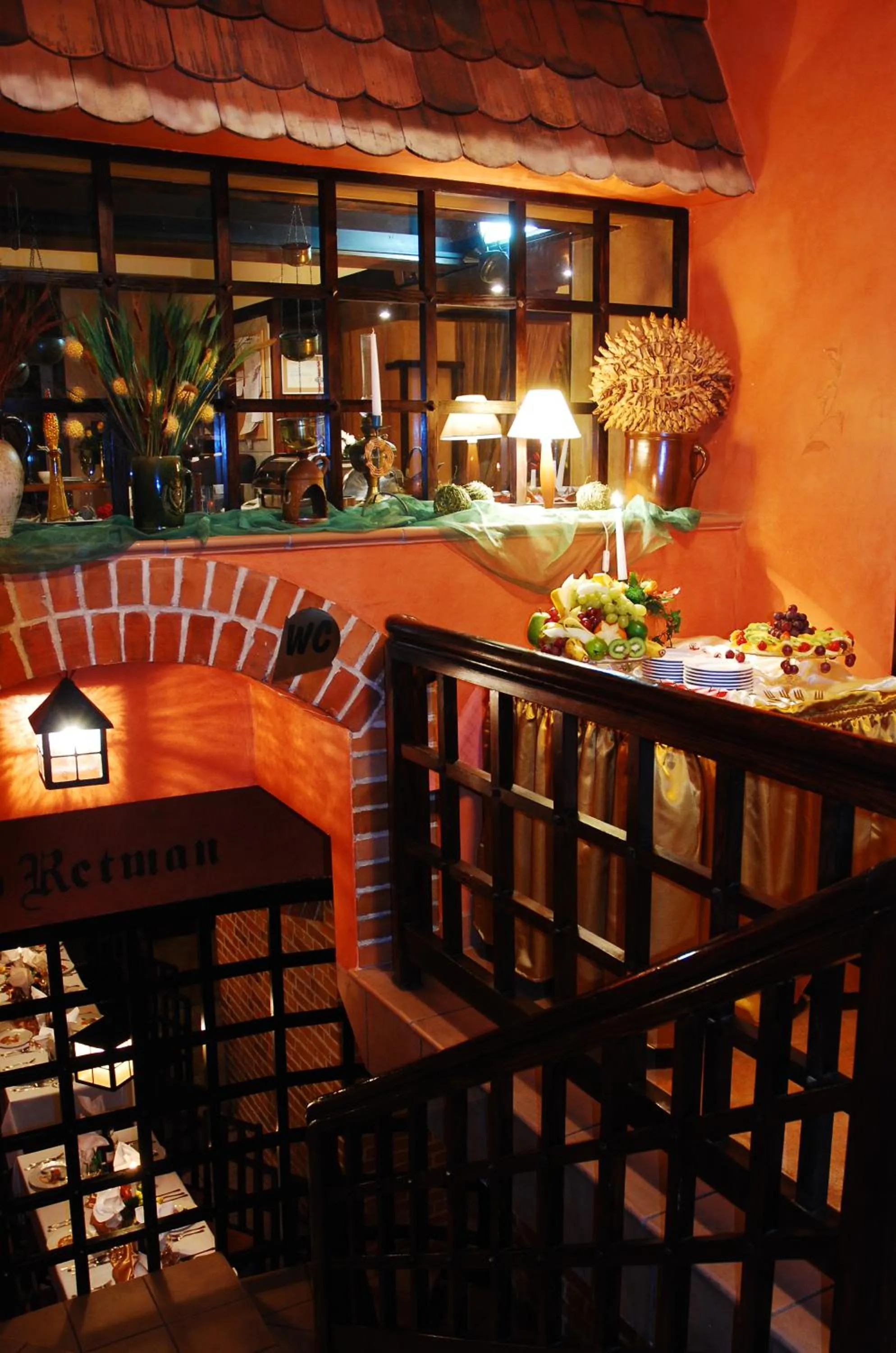 Restaurant/places to eat in Hotel Retman