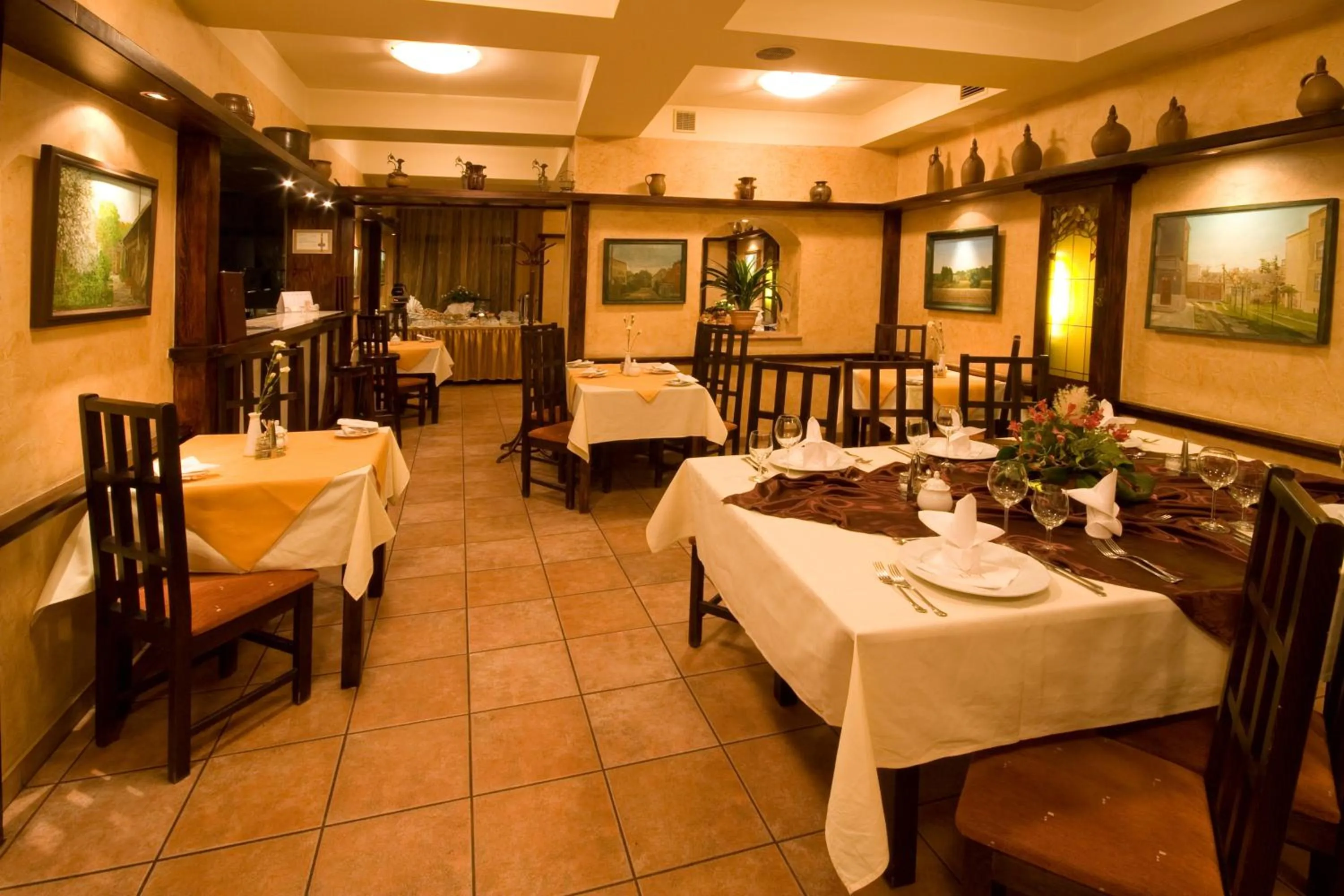 Restaurant/places to eat in Hotel Retman