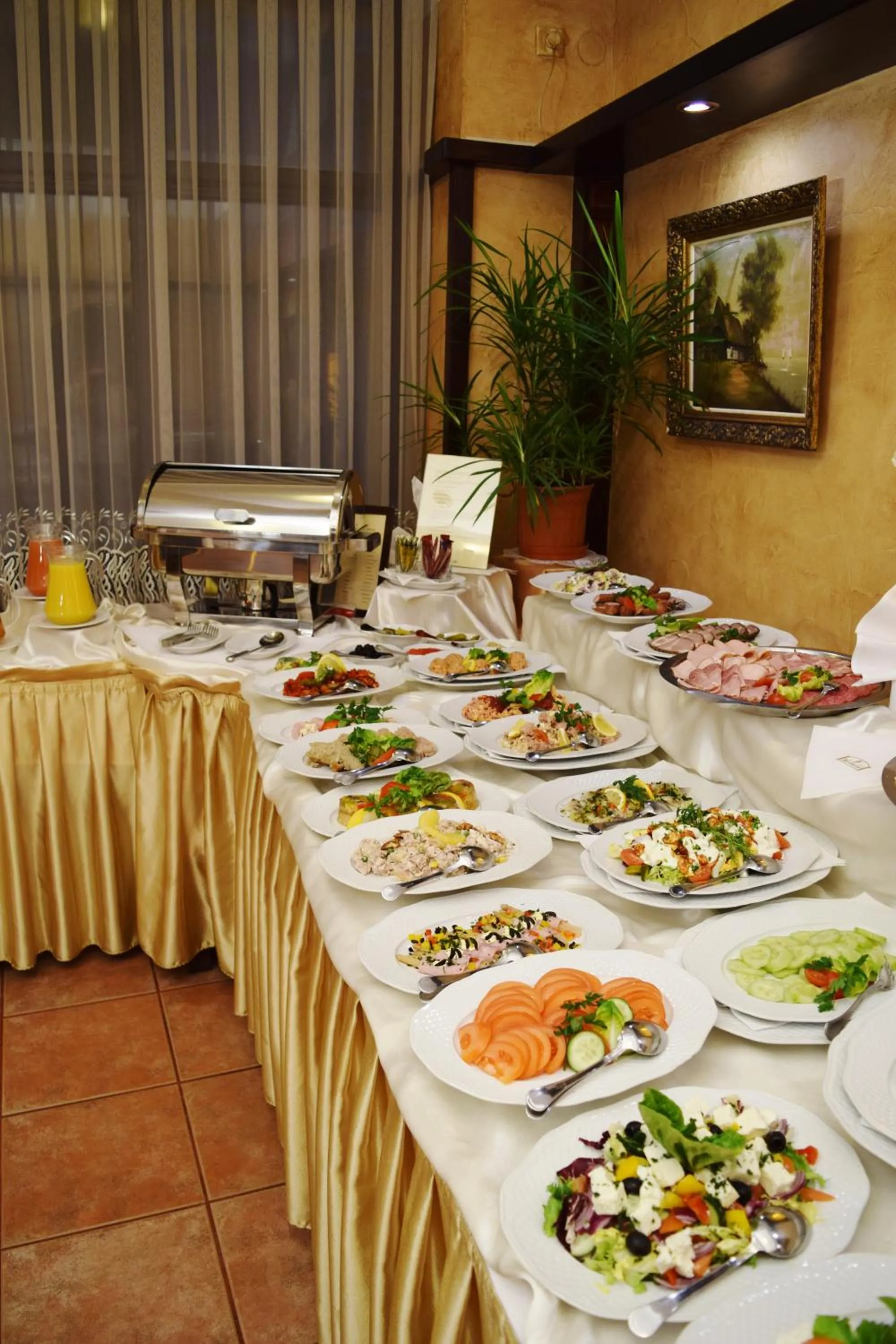 Buffet breakfast in Hotel Retman