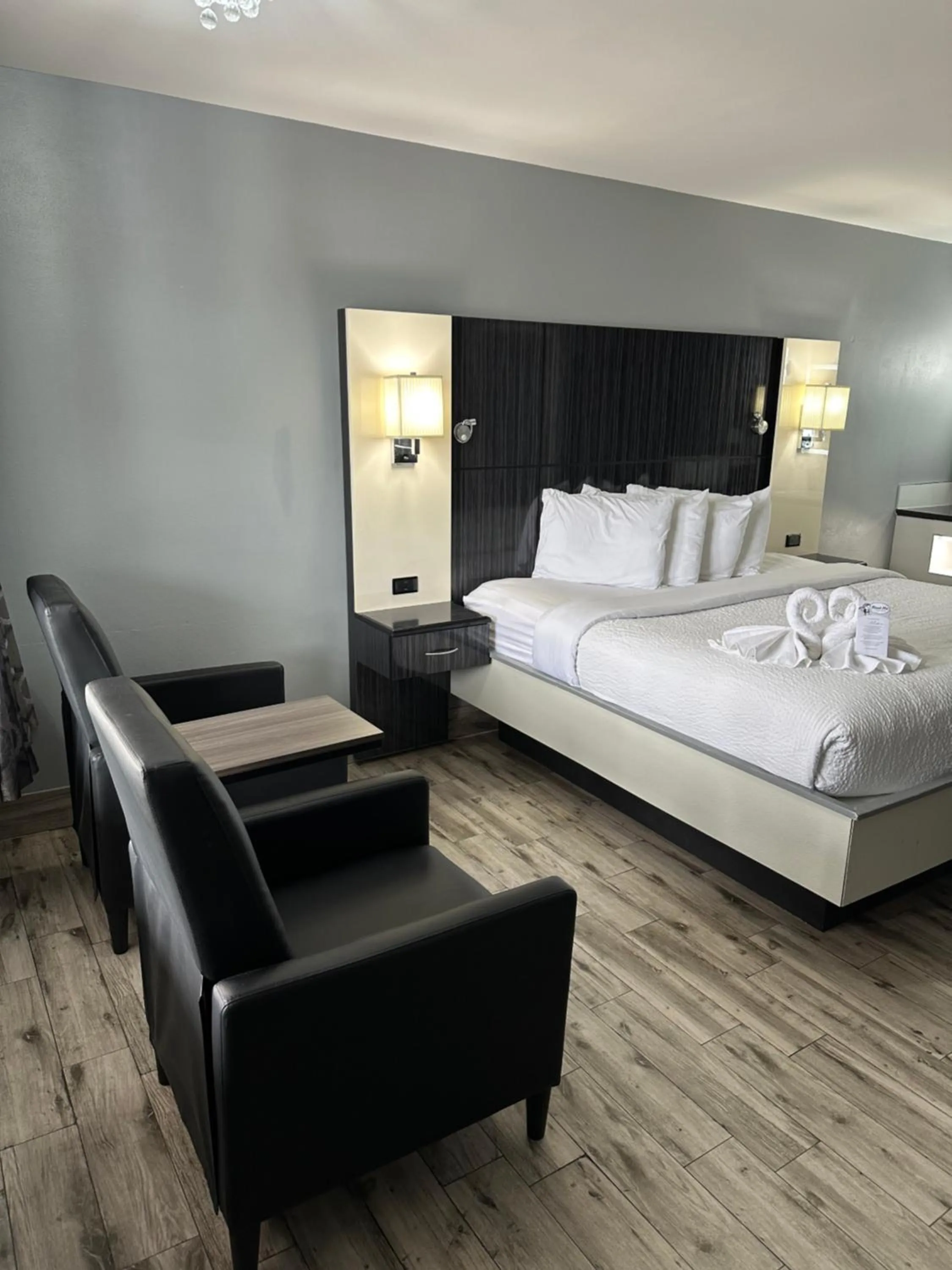 Bed in Historic Waterfront Marion Motor Lodge in downtown St Augustine