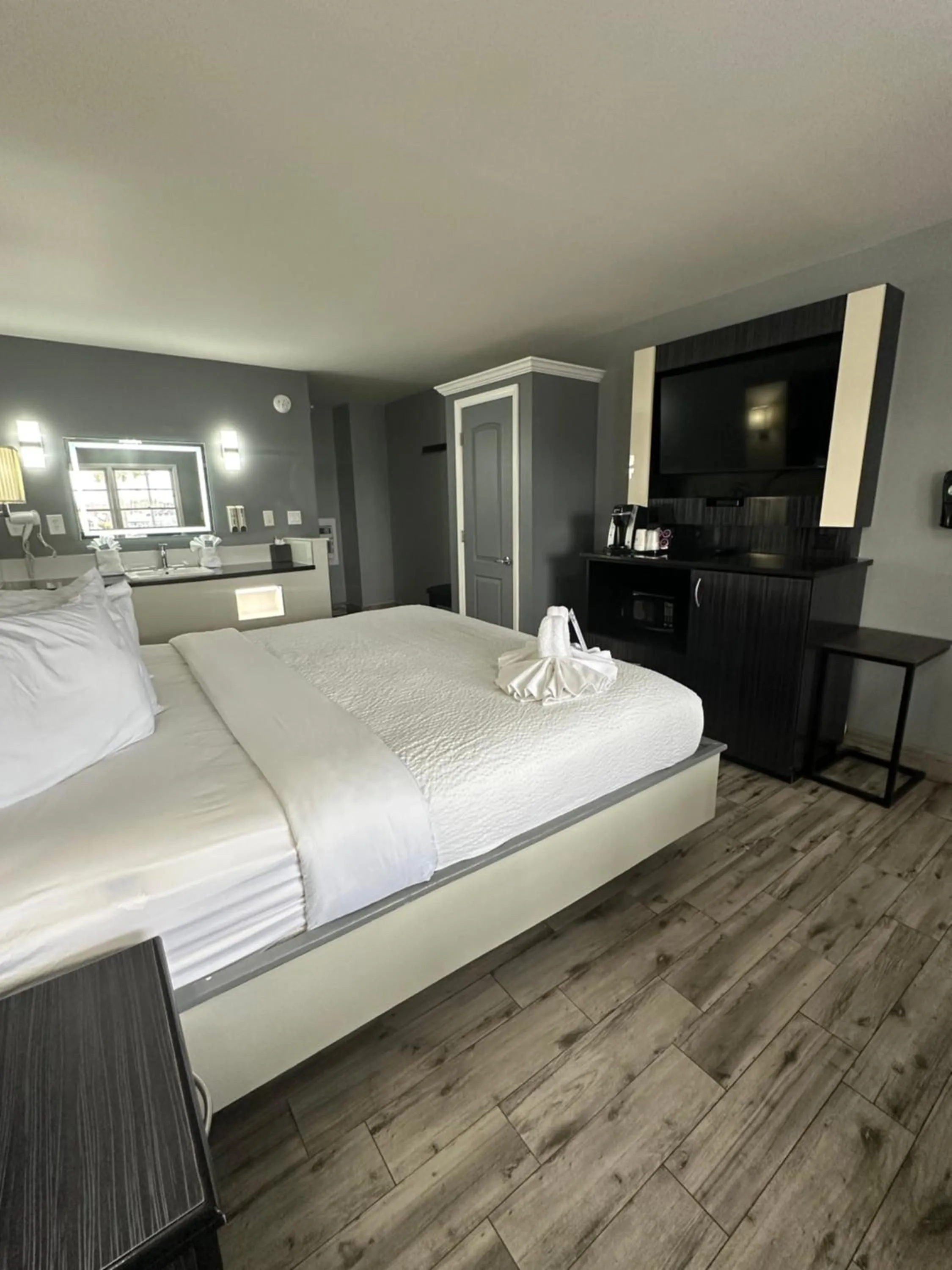 Photo of the whole room, Bed in Historic Waterfront Marion Motor Lodge in downtown St Augustine