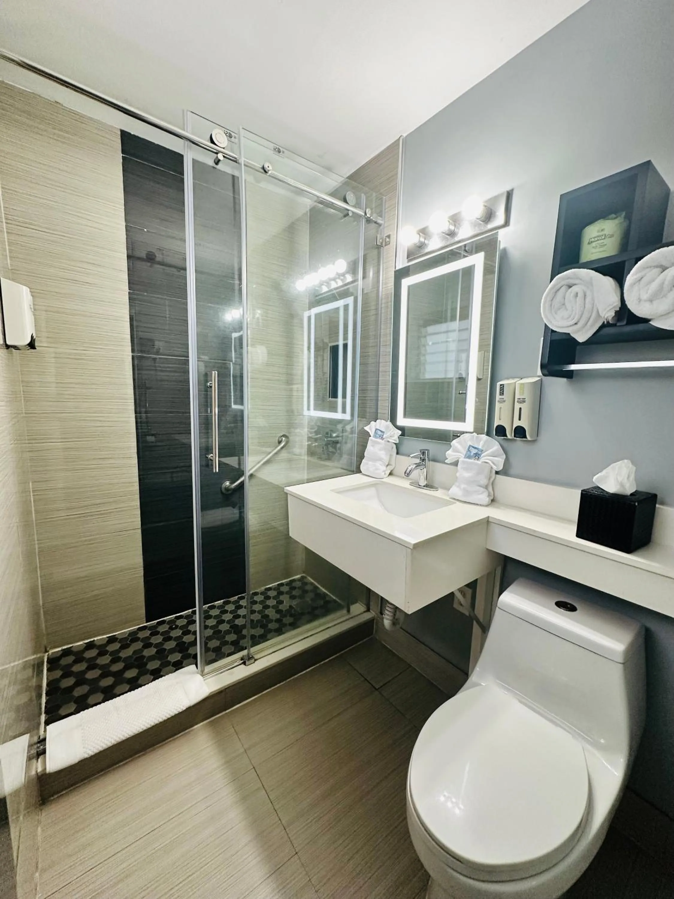 Shower in Historic Waterfront Marion Motor Lodge in downtown St Augustine