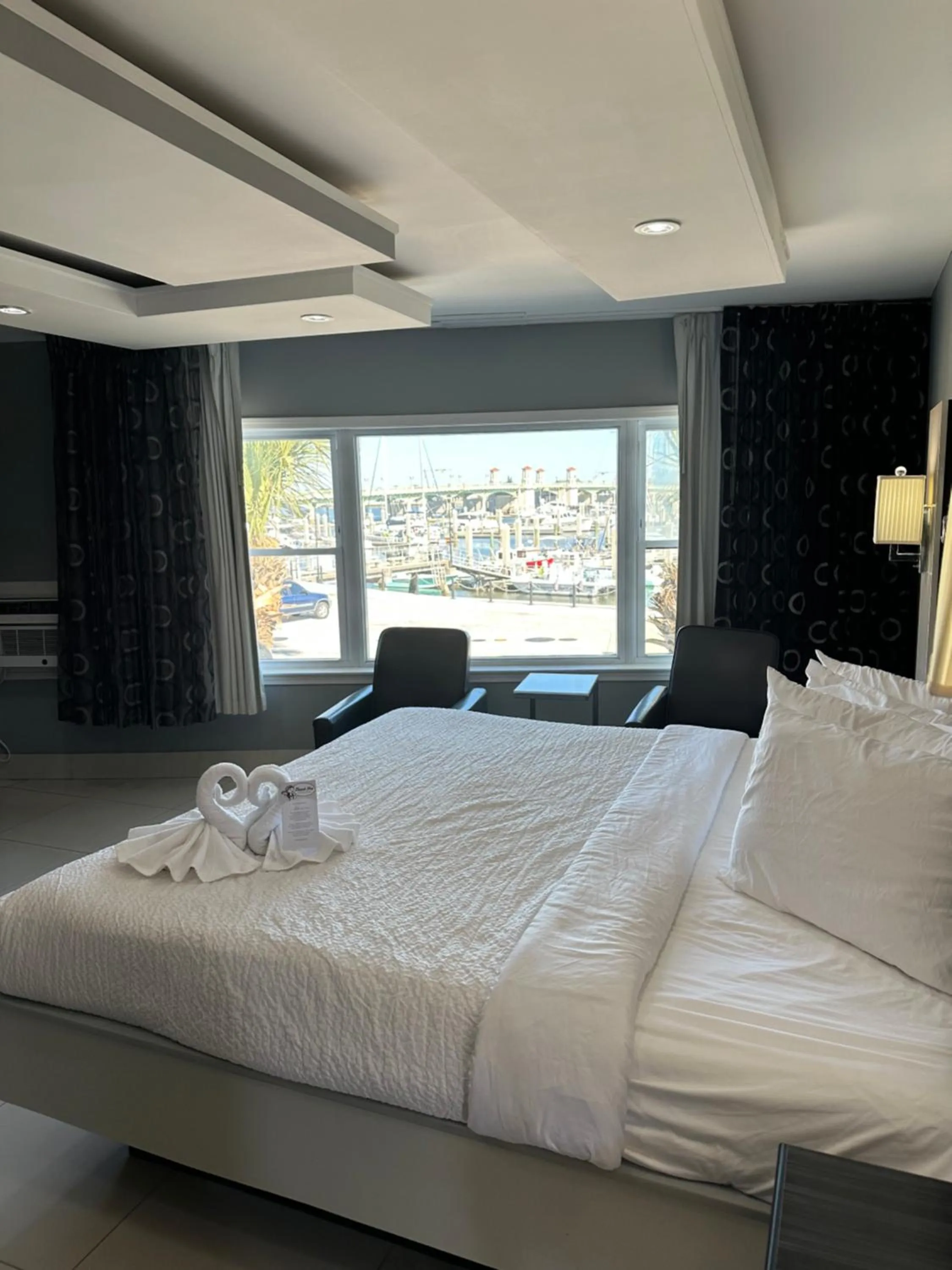 Bed in Historic Waterfront Marion Motor Lodge in downtown St Augustine