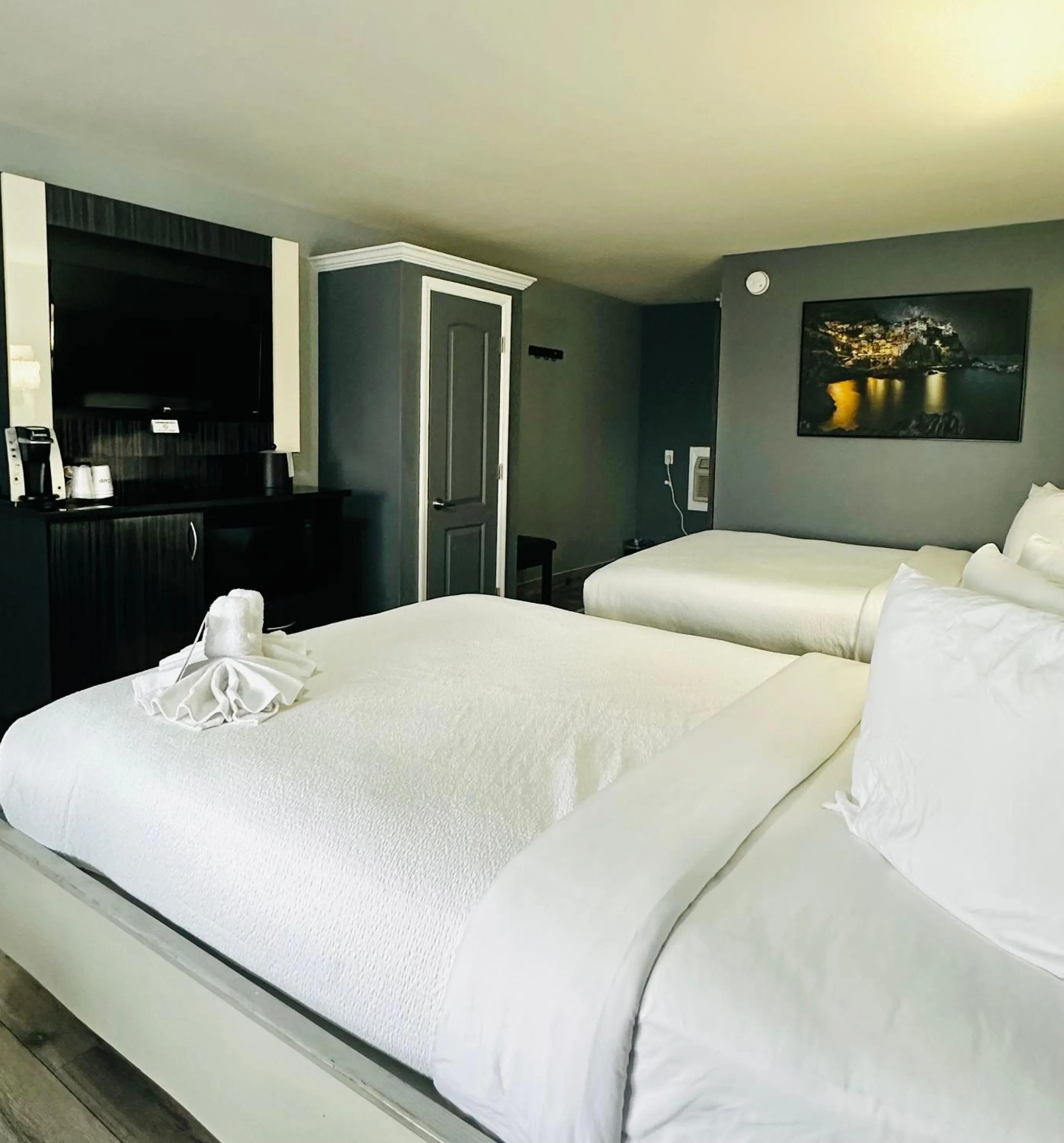 Bed in Historic Waterfront Marion Motor Lodge in downtown St Augustine