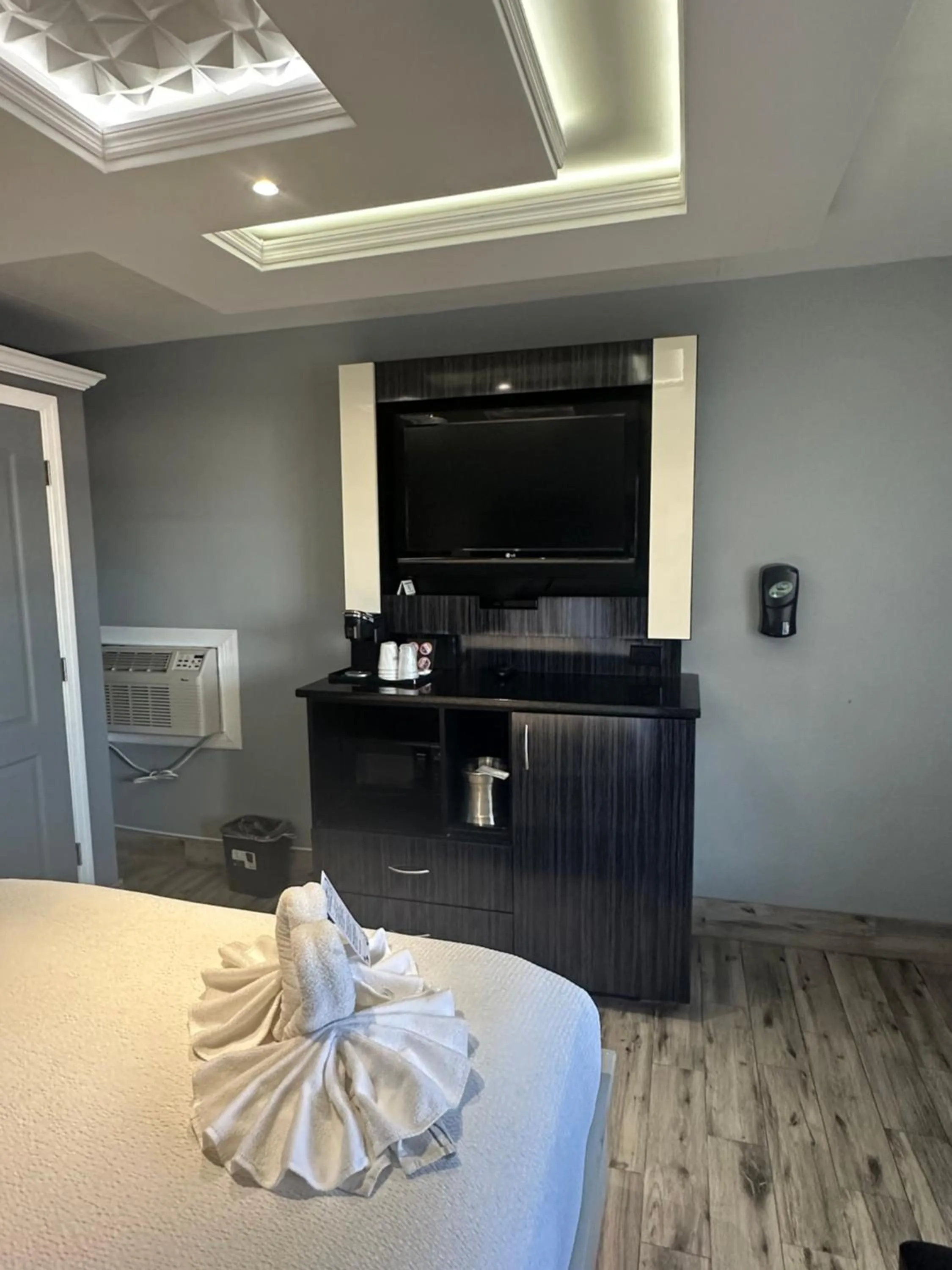 Photo of the whole room, Bed in Historic Waterfront Marion Motor Lodge in downtown St Augustine