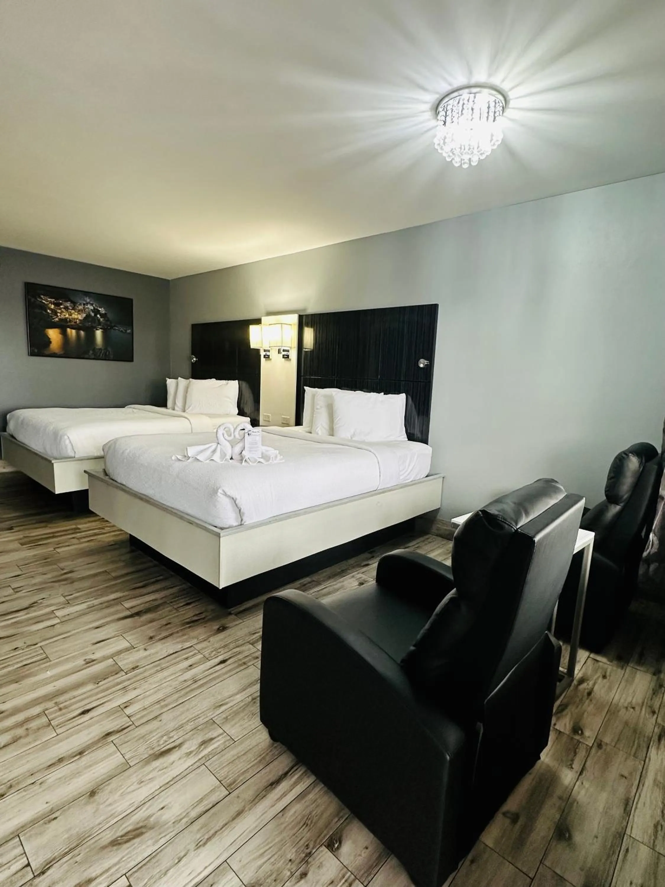 Bed in Historic Waterfront Marion Motor Lodge in downtown St Augustine