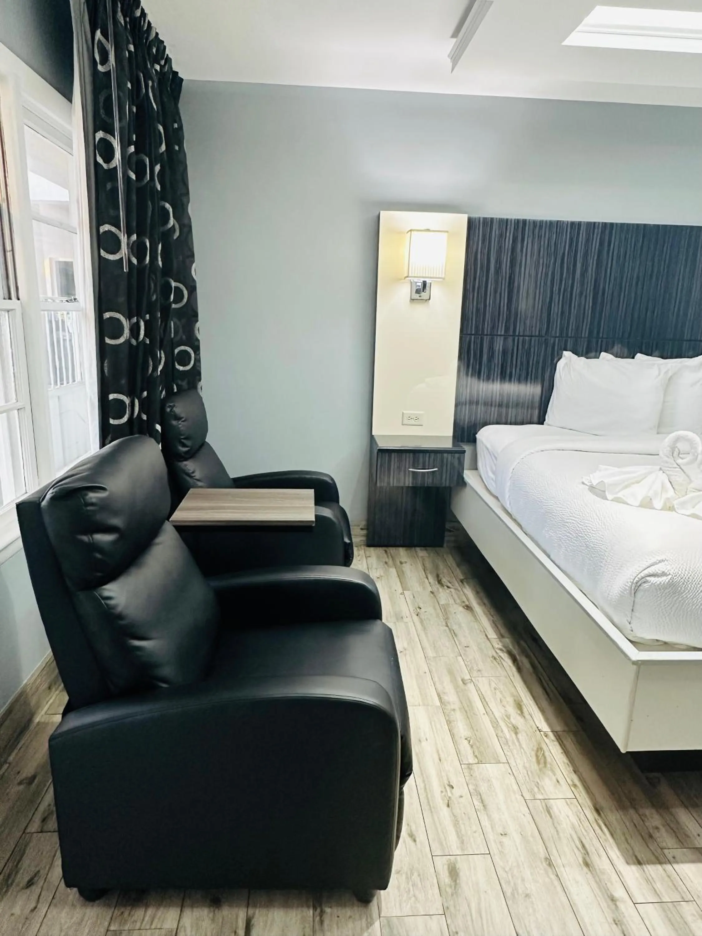 Bed in Historic Waterfront Marion Motor Lodge in downtown St Augustine