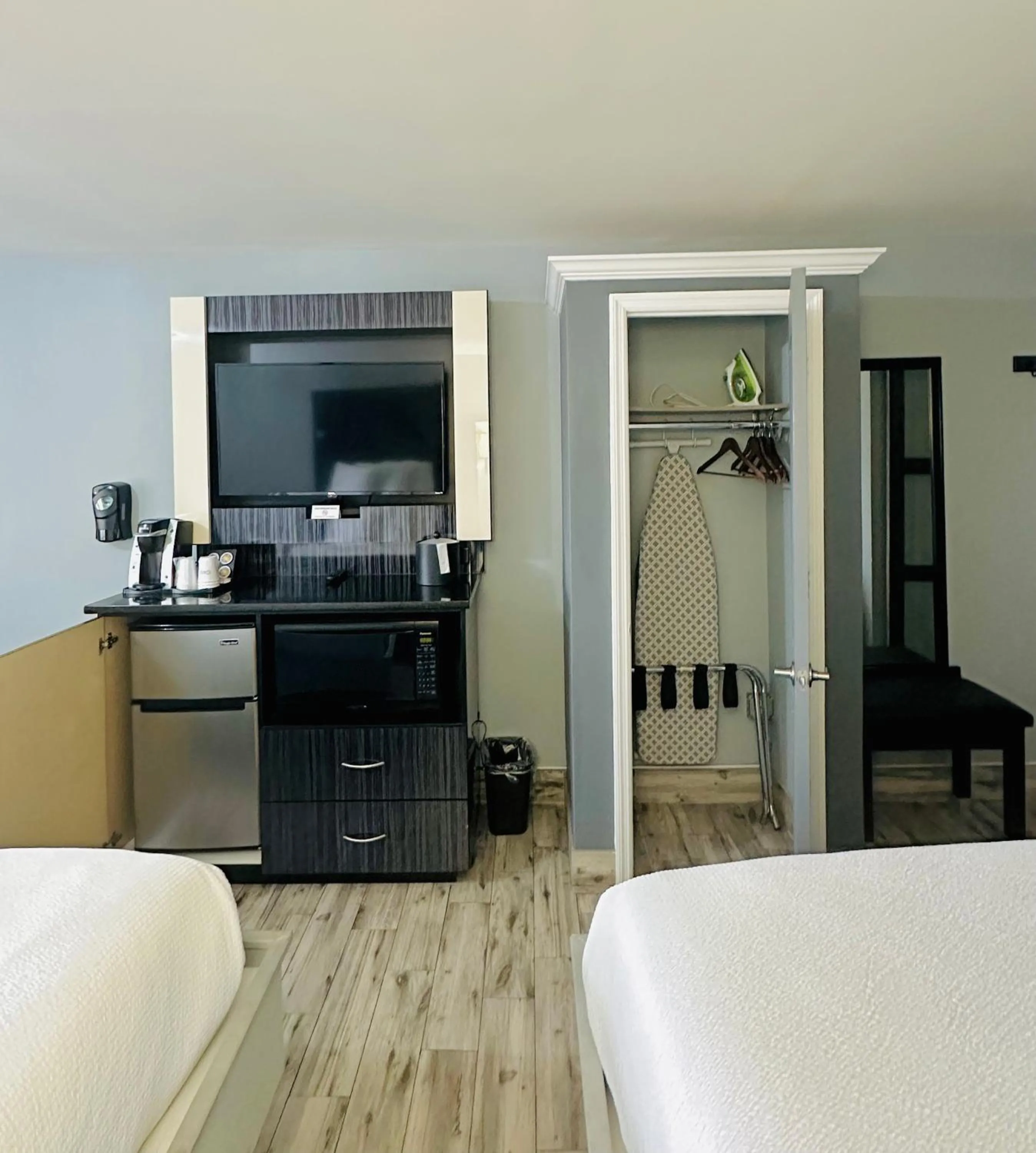 Bed in Historic Waterfront Marion Motor Lodge in downtown St Augustine