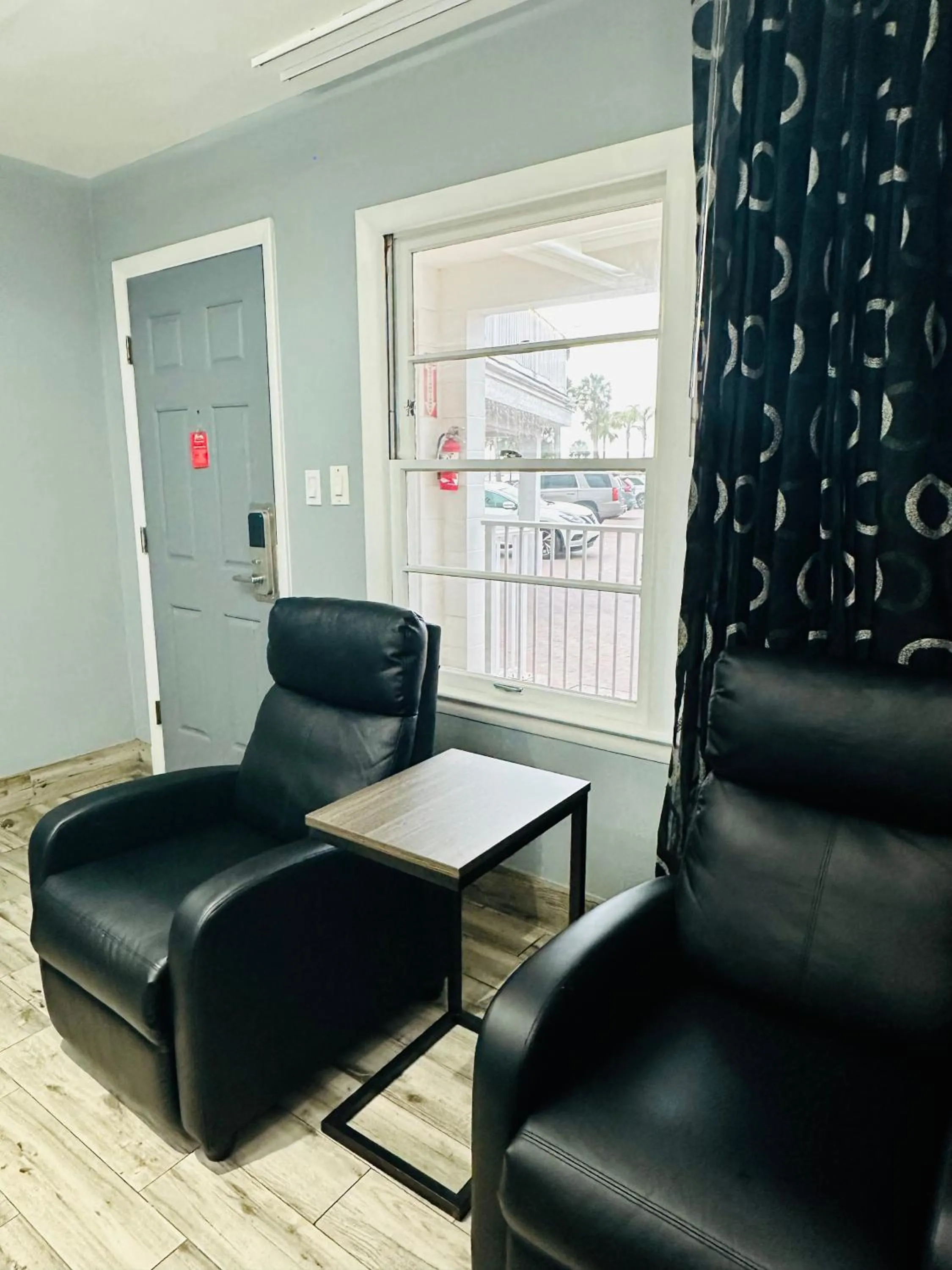 Seating area in Historic Waterfront Marion Motor Lodge in downtown St Augustine