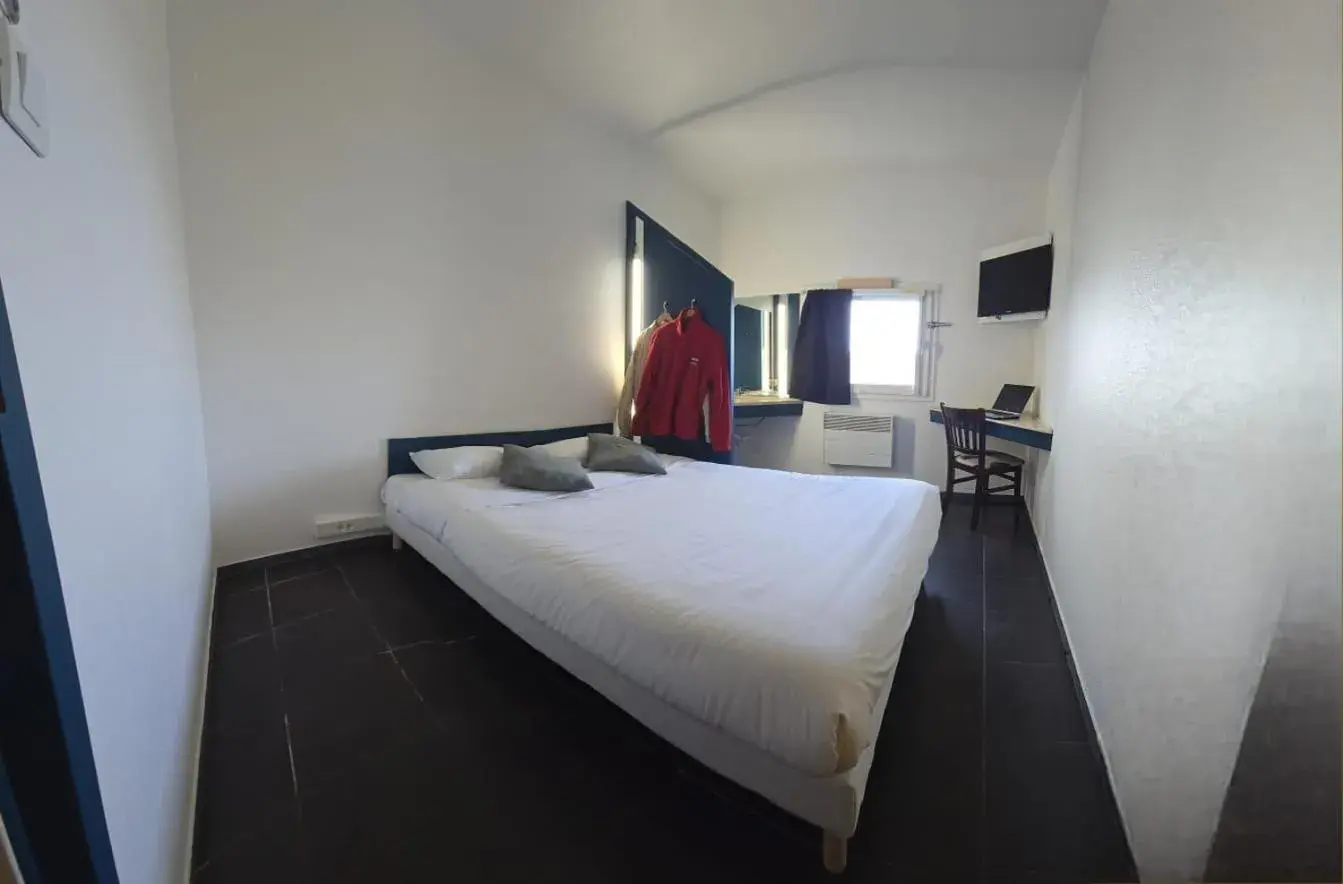 Double Room - Disability Access in Enzo Hotels 1er prix Dreux Double Room - Disability Access in Enzo Hotels 1er prix Dreux