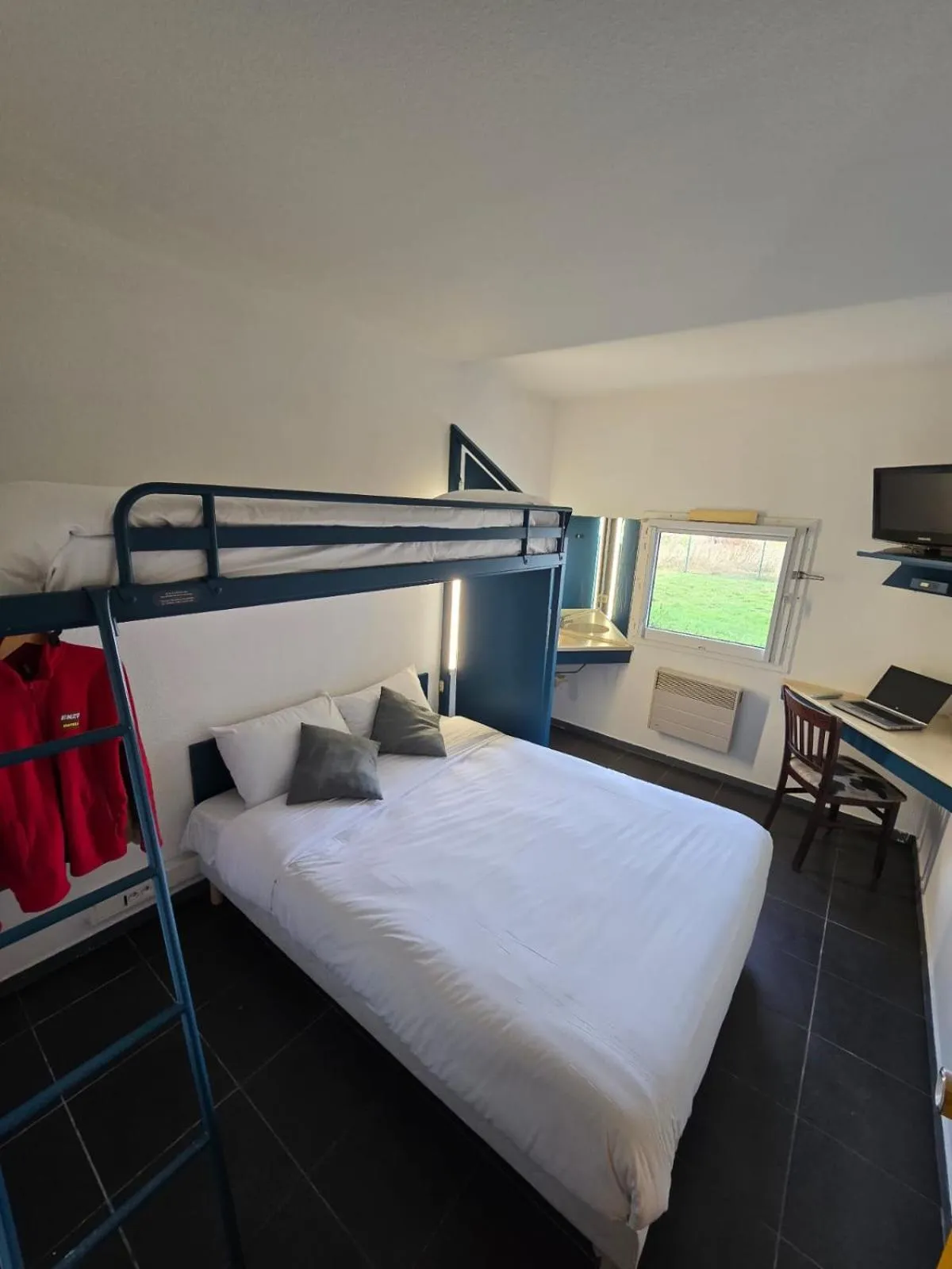 Bed in Enzo Hotels 1er prix Dreux