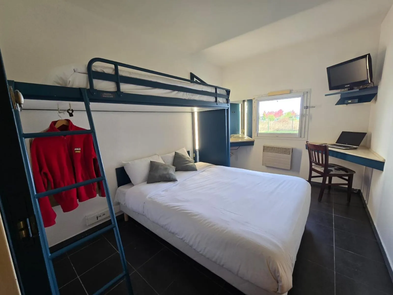 Bed in Enzo Hotels 1er prix Dreux