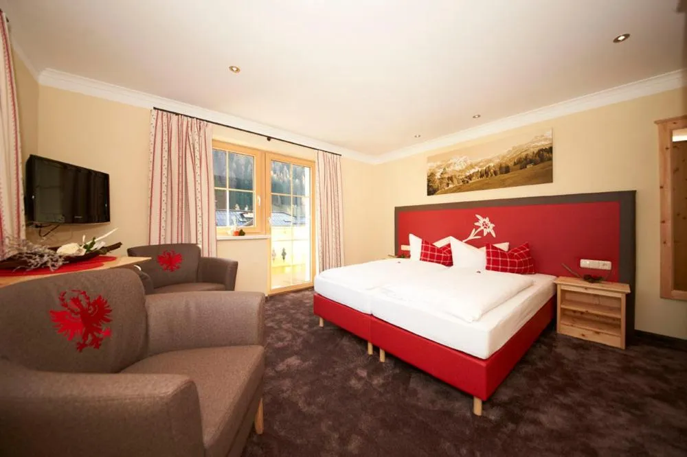 Photo of the whole room, Bed in Hotel Garni Rauch