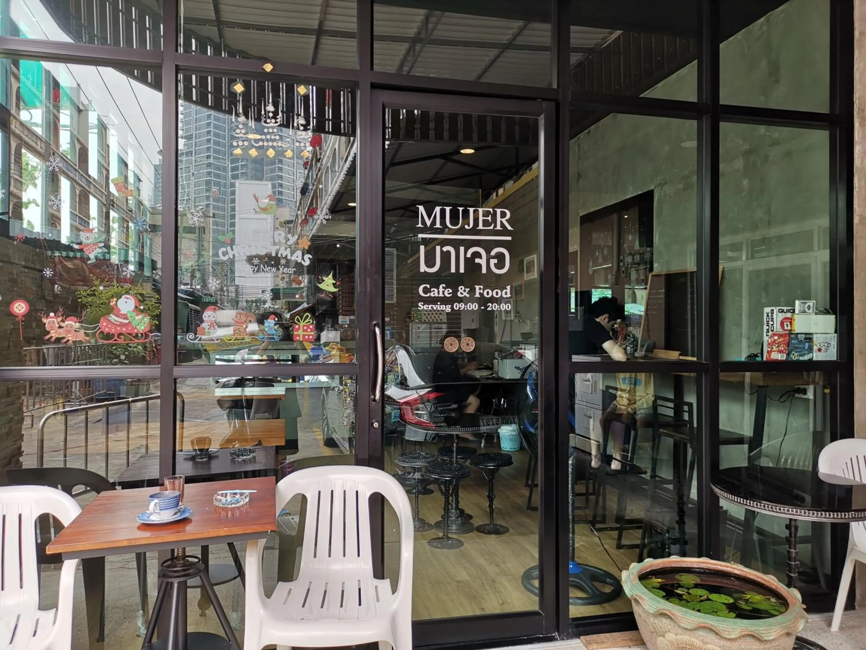 Restaurant/places to eat in Room58