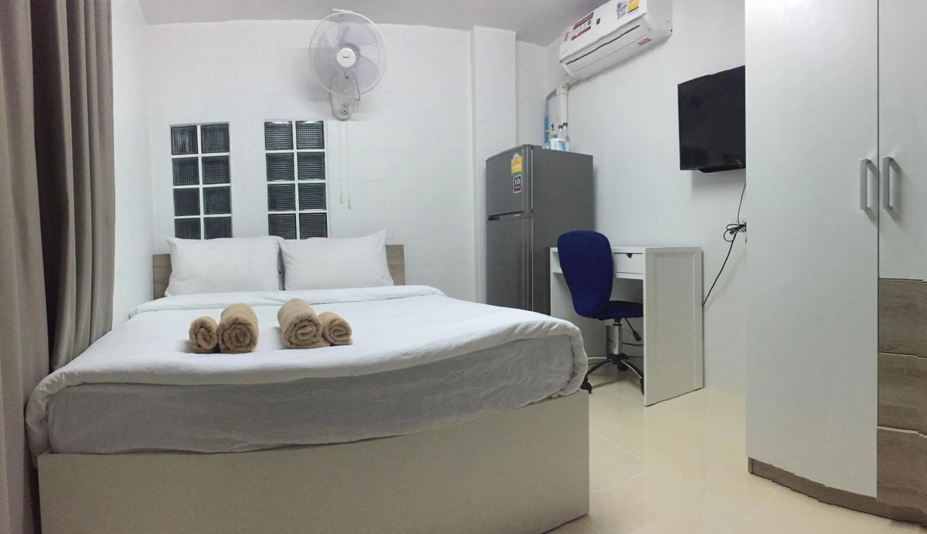 Bedroom, Bed in Room58