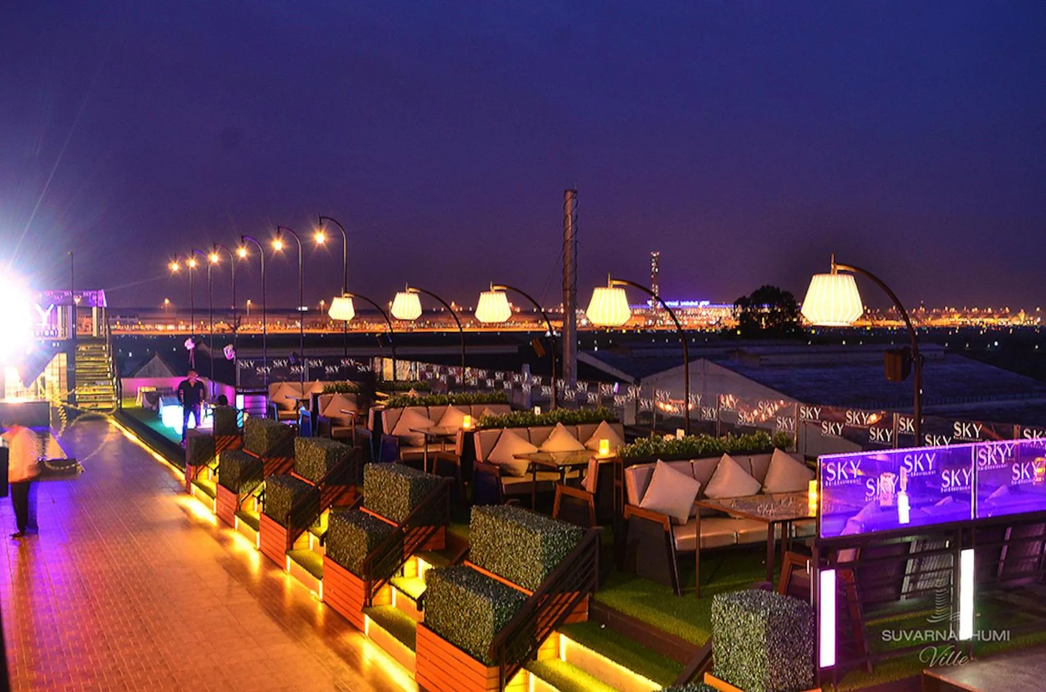 Restaurant/places to eat in Suvarnabhumi Ville Airport Hotel