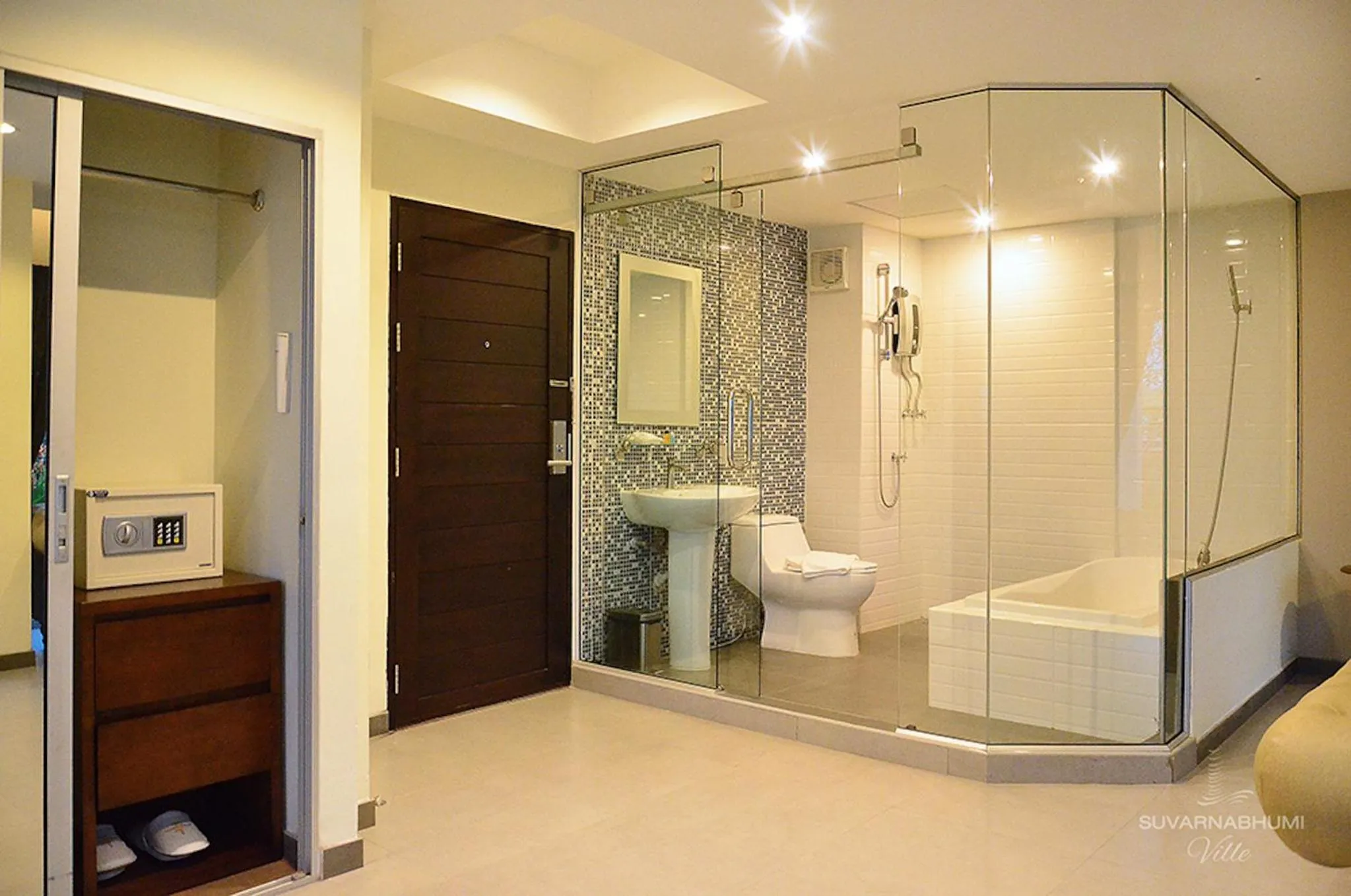 Bathroom in Suvarnabhumi Ville Airport Hotel