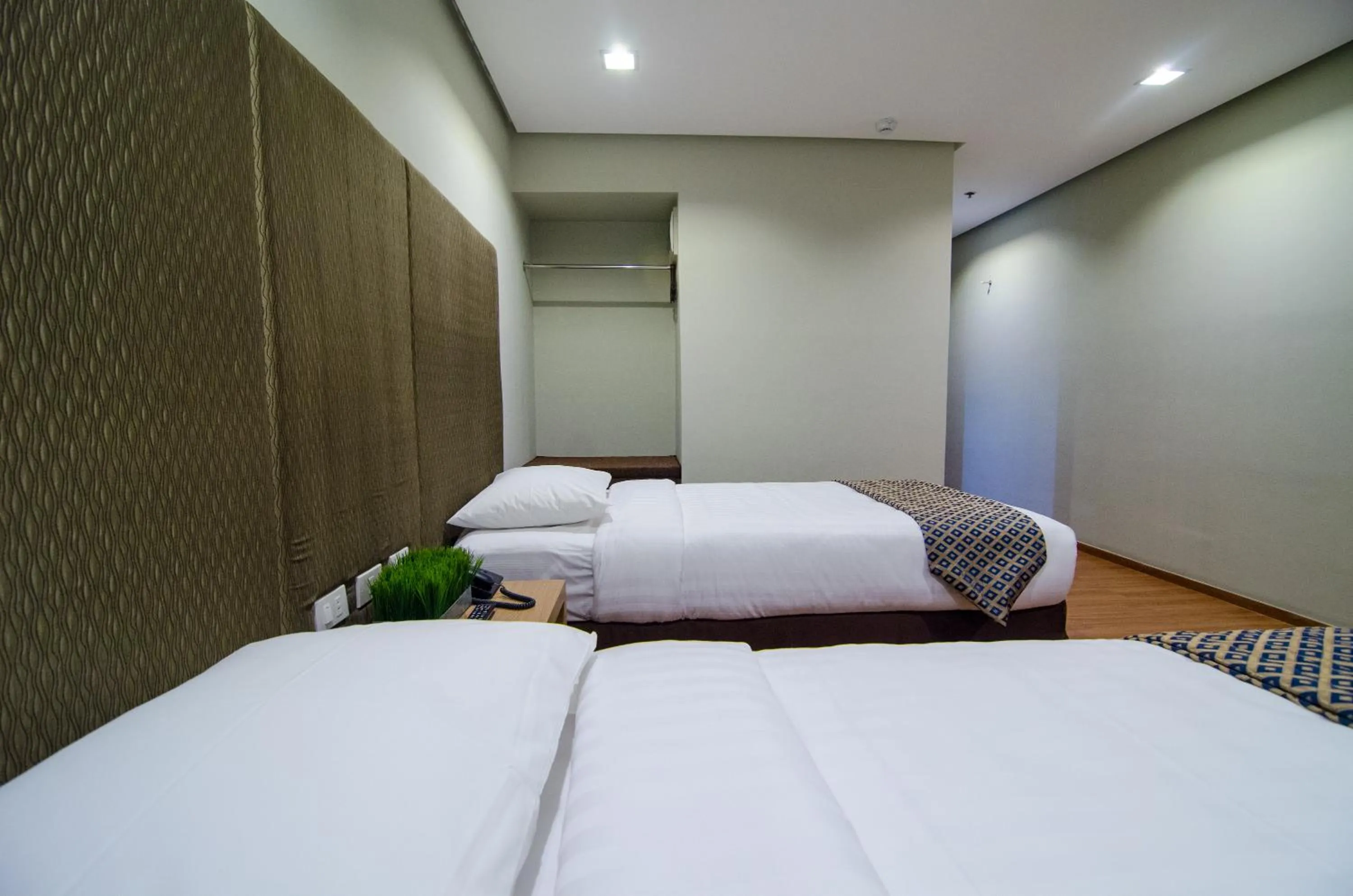 Bed in Madison Hotel PHL