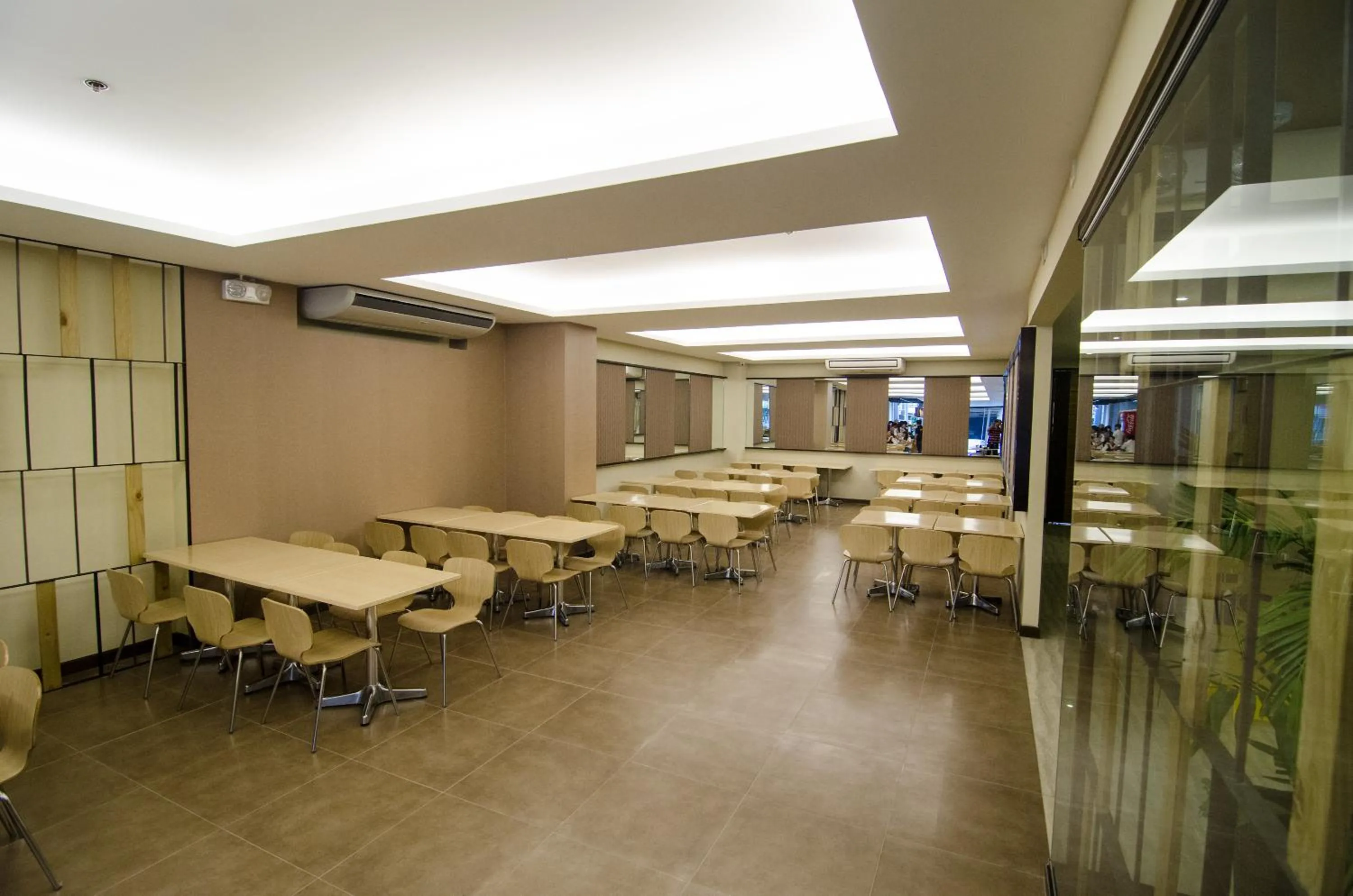 Restaurant/places to eat in Madison Hotel PHL