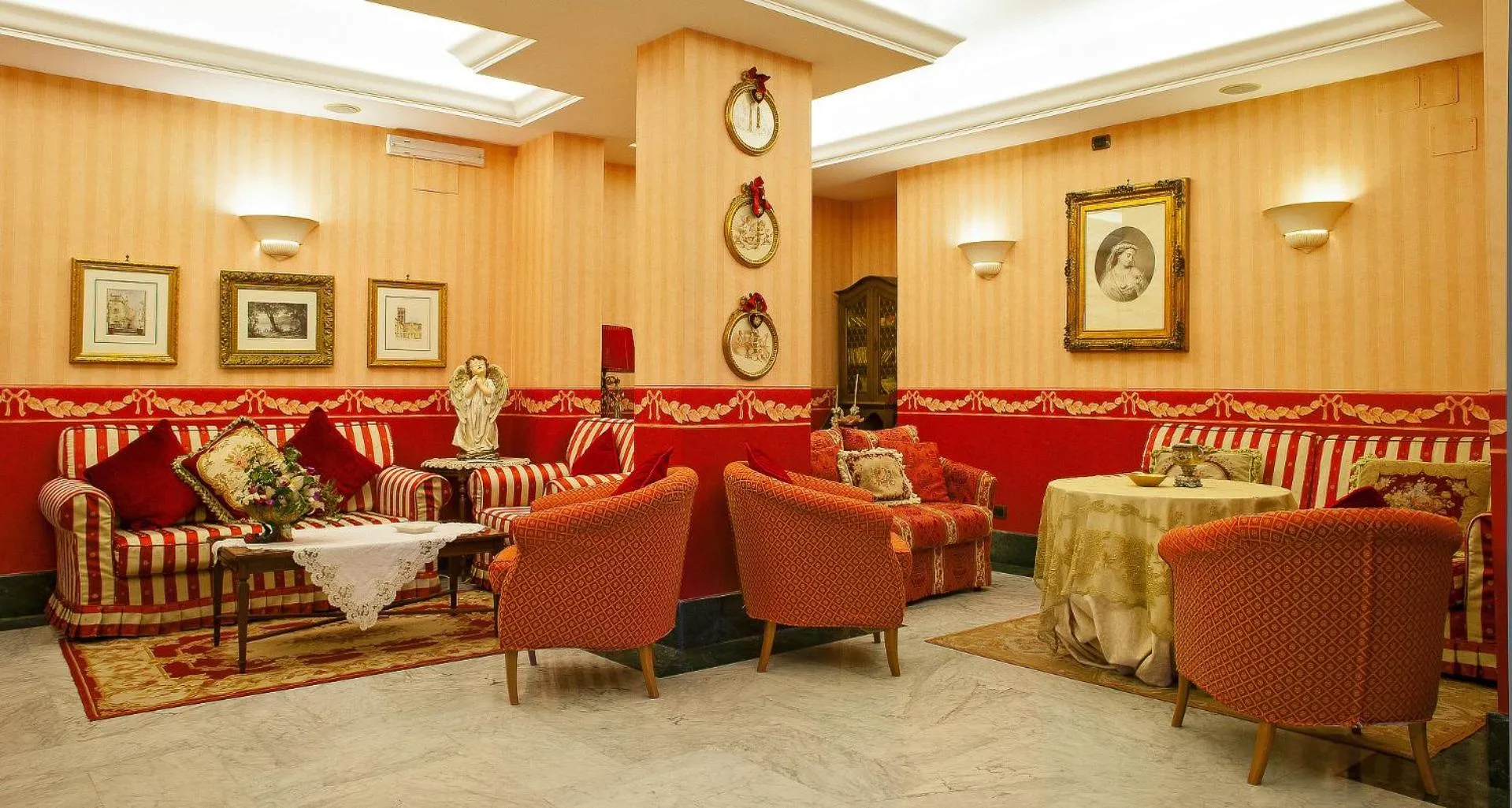 Lobby or reception in Miralago