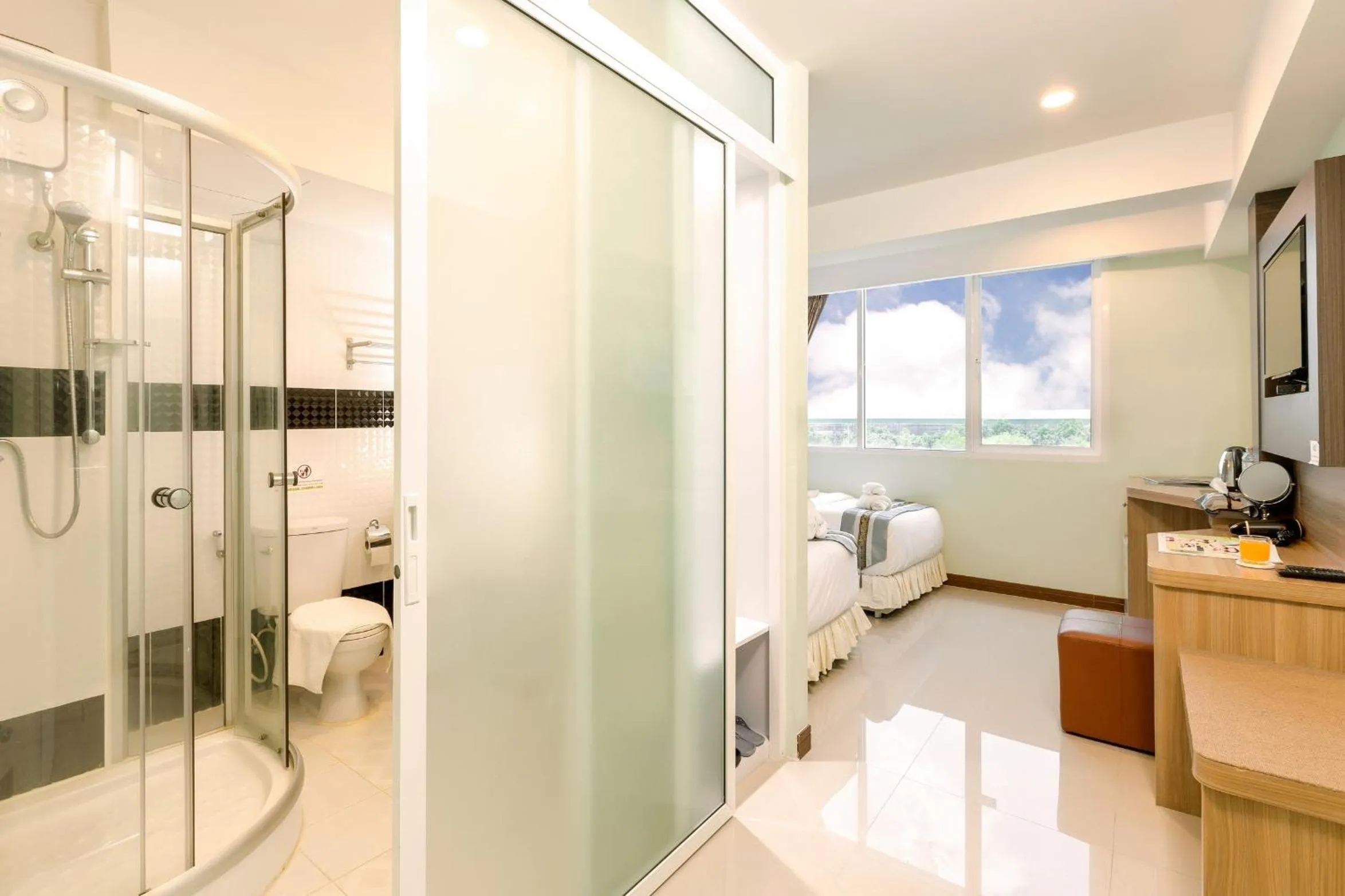 Bathroom in RoomQuest Suvarnabhumi Airport Romklao Soi 6