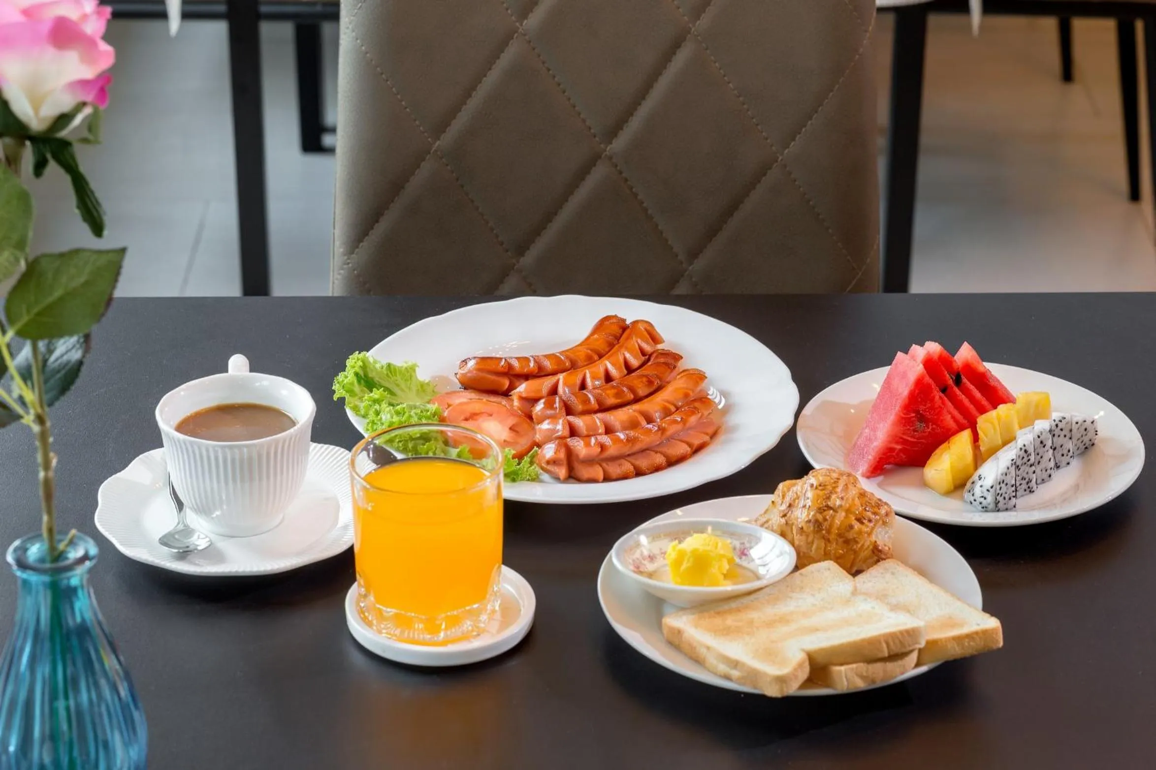American breakfast in RoomQuest Suvarnabhumi Airport Romklao Soi 6